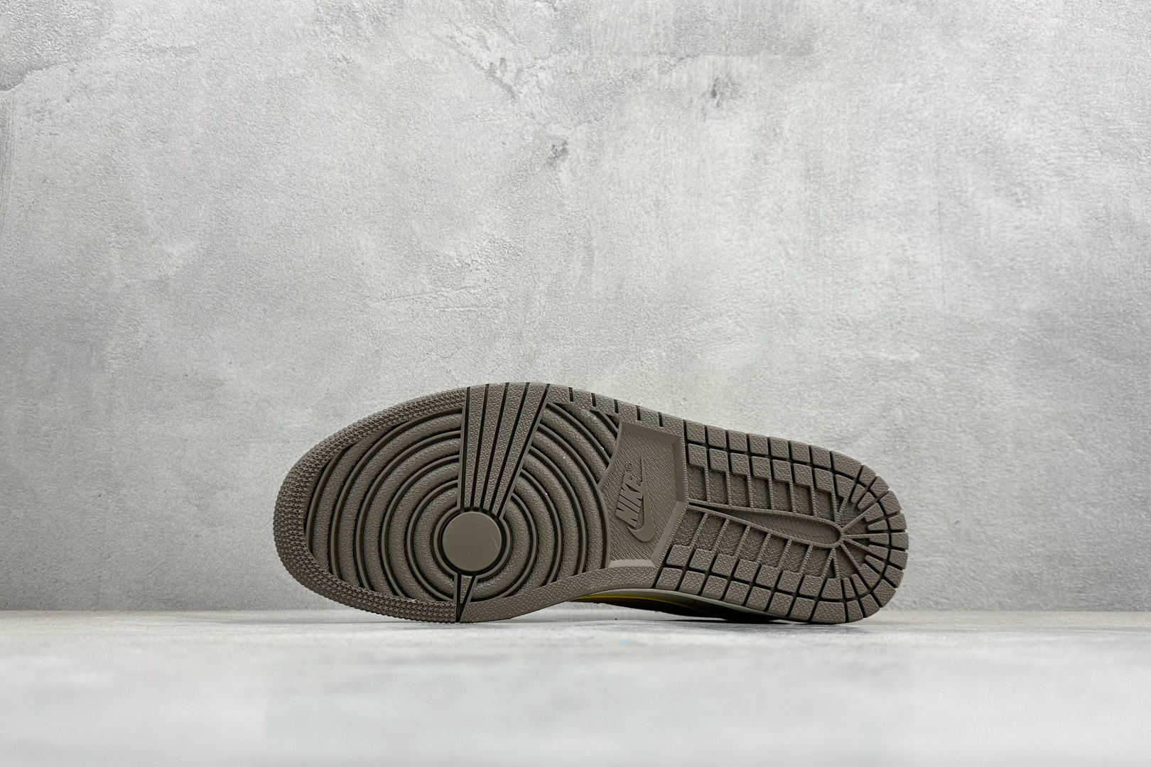 Travis Scott x Fragment Design x Air Jordan 1 Low SP AJ1 乔1马年限定 低帮文化休闲板鞋 xD1979-005-Top High Quatity Cheap Sneakers Fashion Clothing Clothes Bags handbags Shoes of all Brand wholesale With The best Quality And Beautiful Price from China Factory Chinese suppliers wholesaler seller Travis Scott x Fragment Design x Air Jordan 1 Low SP AJ1 乔1马年限定 低帮文化休闲板鞋 xD1979-005