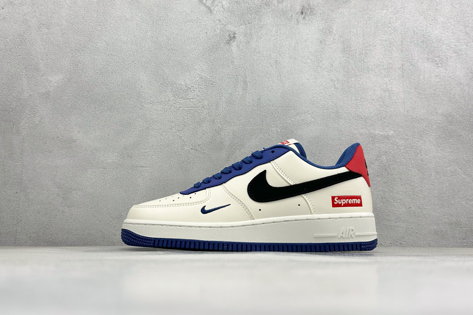 SC版Nike Air Force 1’07 Low 联名 白蓝赤黑 空军一号低帮休闲板鞋 CZ2959-100 SC版Nike Air Force 1’07 Low 联名 白蓝赤黑 空军一号低帮休闲板鞋 CZ2959-100