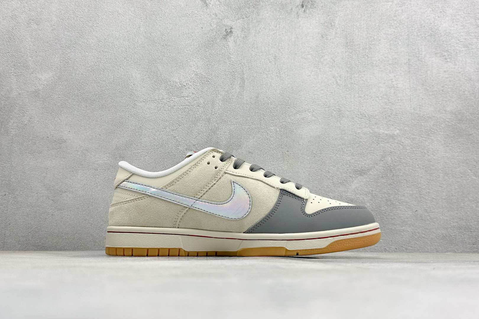 SC版Nike SB Dunk Low 马年限定 米灰银镭射 高端定制 低帮休闲板鞋 NH0601-482-Top High Quatity Cheap Sneakers Fashion Clothing Clothes Bags handbags Shoes of all Brand wholesale With The best Quality And Beautiful Price from China Factory Chinese suppliers wholesaler seller SC版Nike SB Dunk Low 马年限定 米灰银镭射 高端定制 低帮休闲板鞋 NH0601-482