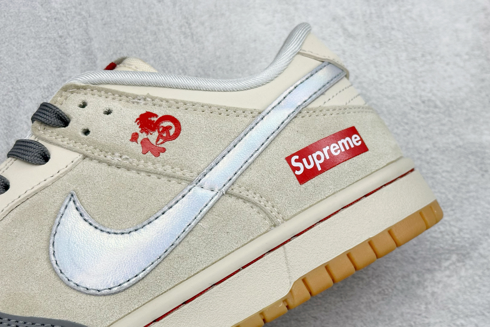 SC版Nike SB Dunk Low 马年限定 米灰银镭射 高端定制 低帮休闲板鞋 NH0601-482-Top High Quatity Cheap Sneakers Fashion Clothing Clothes Bags handbags Shoes of all Brand wholesale With The best Quality And Beautiful Price from China Factory Chinese suppliers wholesaler seller SC版Nike SB Dunk Low 马年限定 米灰银镭射 高端定制 低帮休闲板鞋 NH0601-482