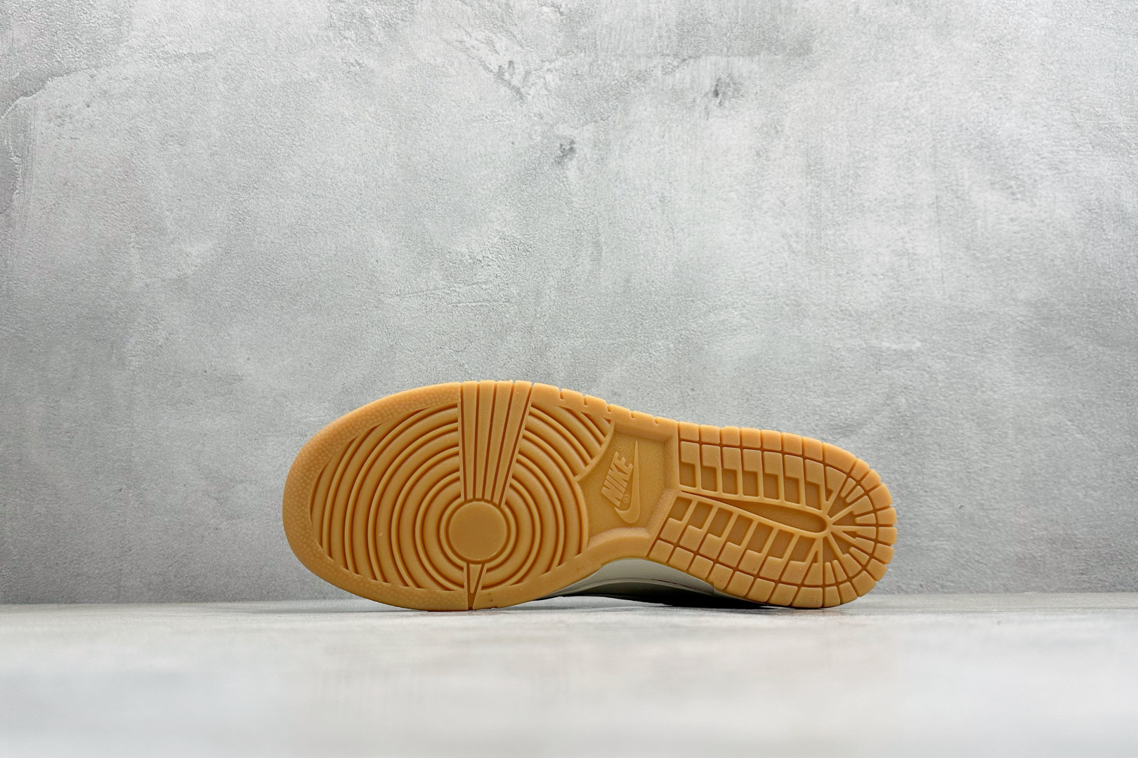 SC版Nike SB Dunk Low 马年限定 米灰银镭射 高端定制 低帮休闲板鞋 NH0601-482-Top High Quatity Cheap Sneakers Fashion Clothing Clothes Bags handbags Shoes of all Brand wholesale With The best Quality And Beautiful Price from China Factory Chinese suppliers wholesaler seller SC版Nike SB Dunk Low 马年限定 米灰银镭射 高端定制 低帮休闲板鞋 NH0601-482