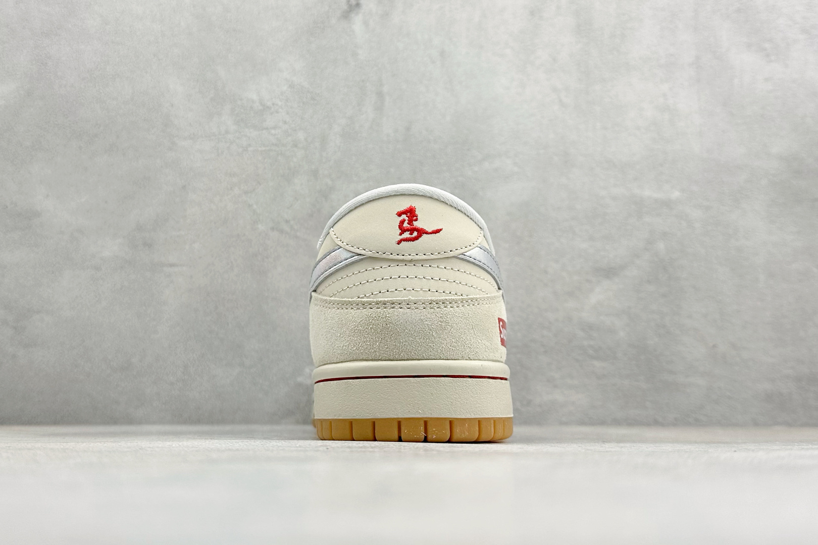 SC版Nike SB Dunk Low 马年限定 米灰银镭射 高端定制 低帮休闲板鞋 NH0601-482-Top High Quatity Cheap Sneakers Fashion Clothing Clothes Bags handbags Shoes of all Brand wholesale With The best Quality And Beautiful Price from China Factory Chinese suppliers wholesaler seller SC版Nike SB Dunk Low 马年限定 米灰银镭射 高端定制 低帮休闲板鞋 NH0601-482