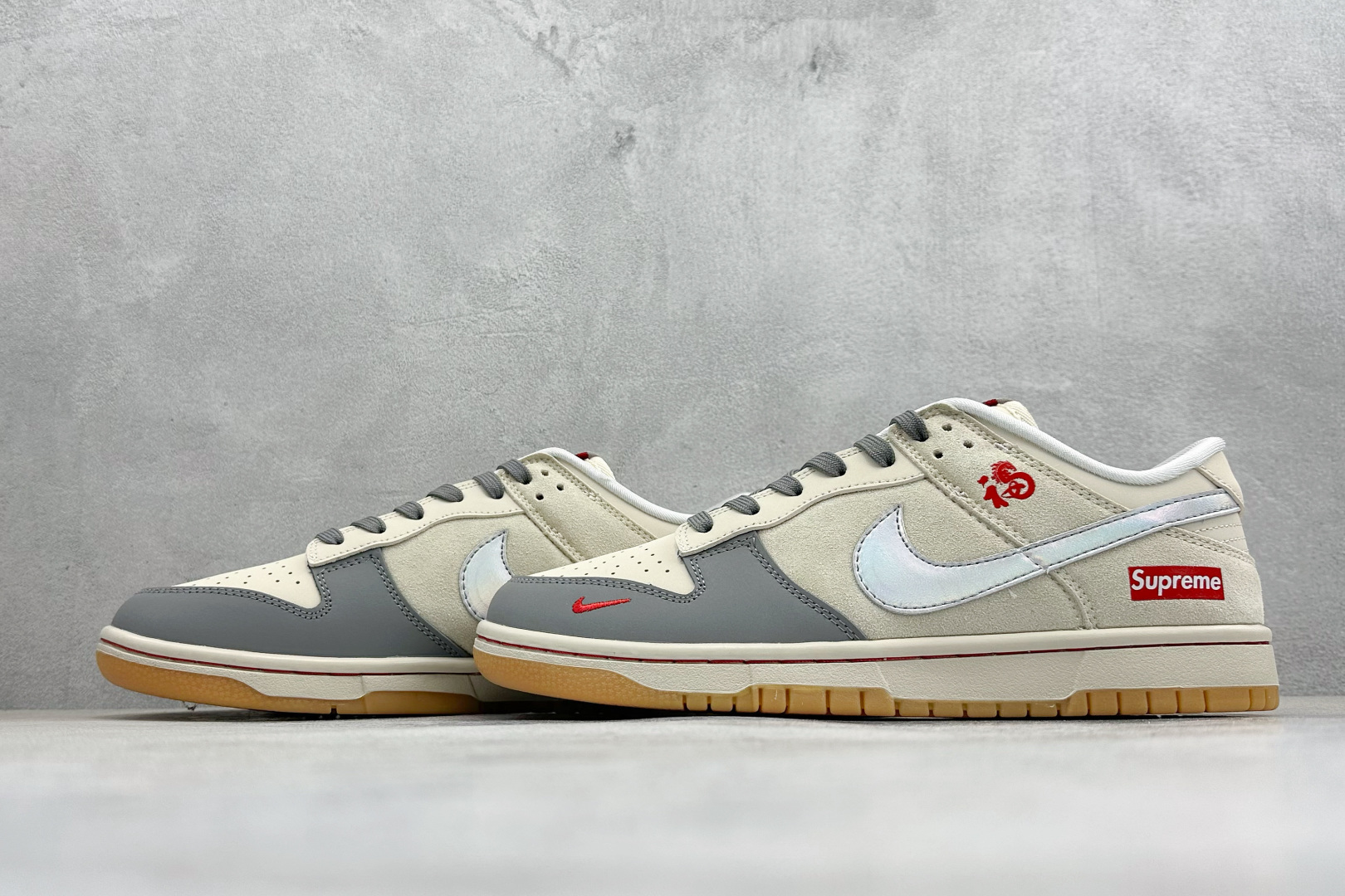 SC版Nike SB Dunk Low 马年限定 米灰银镭射 高端定制 低帮休闲板鞋 NH0601-482-Top High Quatity Cheap Sneakers Fashion Clothing Clothes Bags handbags Shoes of all Brand wholesale With The best Quality And Beautiful Price from China Factory Chinese suppliers wholesaler seller SC版Nike SB Dunk Low 马年限定 米灰银镭射 高端定制 低帮休闲板鞋 NH0601-482