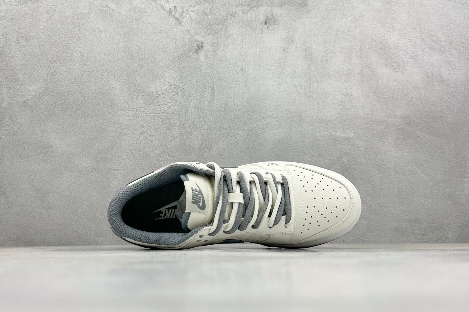 260 Nike Dunk Low Retro LV联名 周年高端定制 低帮休闲板鞋 KG6699-F23-Chinese UA Cheap High Quatity Brand Clothes Bags handbags Sneakers wholesale wholesaler seller from China Factory suppliers Fashion Clothing Shoes best Quality Beautiful Price 260 Nike Dunk Low Retro LV联名 周年高端定制 低帮休闲板鞋 KG6699-F23