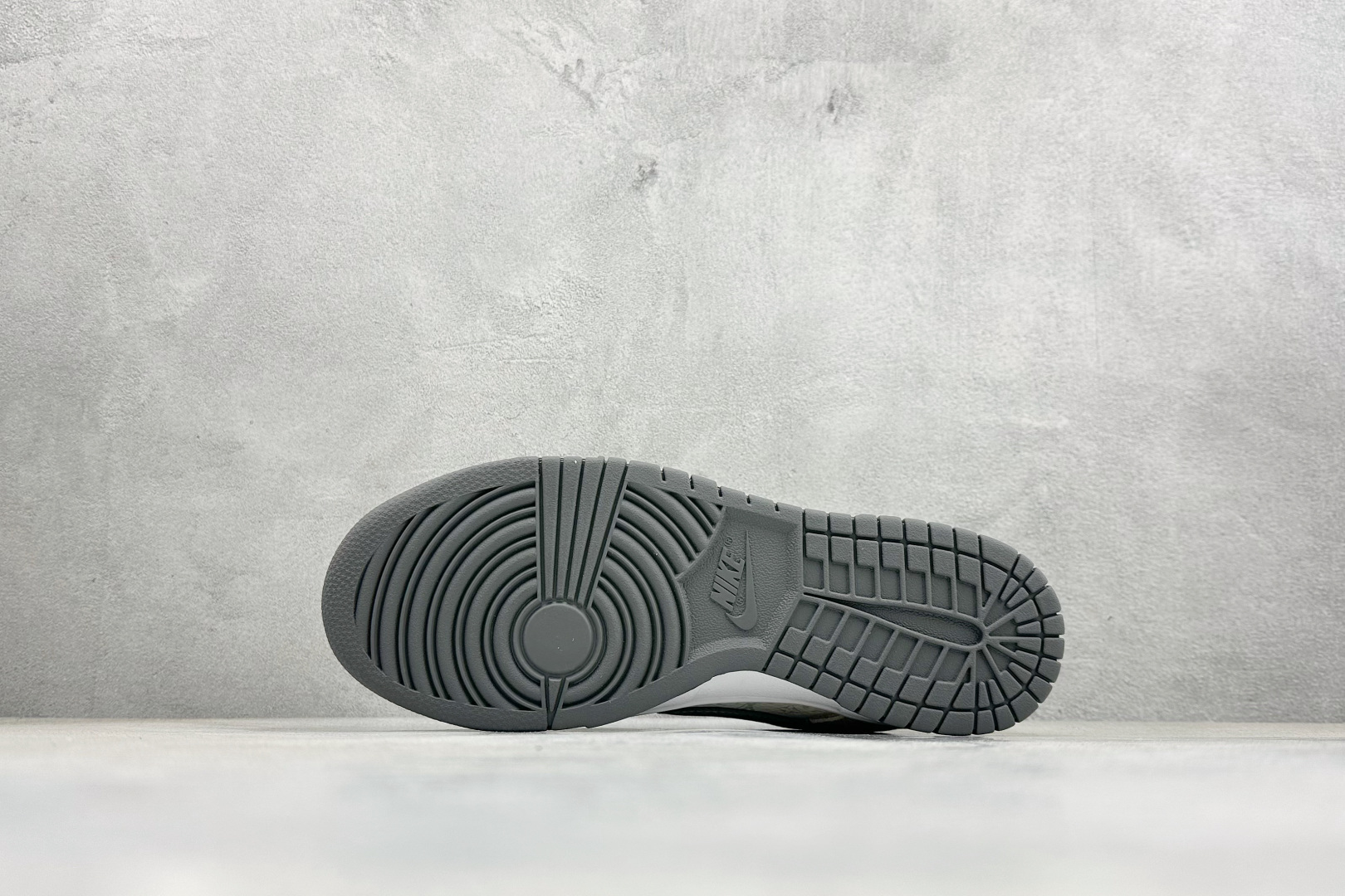 260 Nike Dunk Low Retro LV联名 周年高端定制 低帮休闲板鞋 KG6699-F23-Chinese UA Cheap High Quatity Brand Clothes Bags handbags Sneakers wholesale wholesaler seller from China Factory suppliers Fashion Clothing Shoes best Quality Beautiful Price 260 Nike Dunk Low Retro LV联名 周年高端定制 低帮休闲板鞋 KG6699-F23