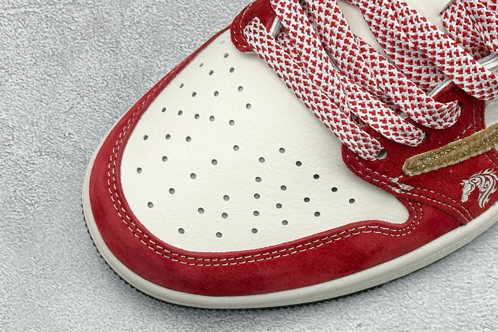 260 Air Jordan 1 Low AJ1 乔1 马年限定 高端定制 倒钩低帮复古篮球鞋 SD6868-122-Chinese UA Cheap High Quatity Brand Clothes Bags handbags Sneakers wholesale wholesaler seller from China Factory suppliers Fashion Clothing Shoes best Quality Beautiful Price 260 Air Jordan 1 Low AJ1 乔1 马年限定 高端定制 倒钩低帮复古篮球鞋 SD6868-122