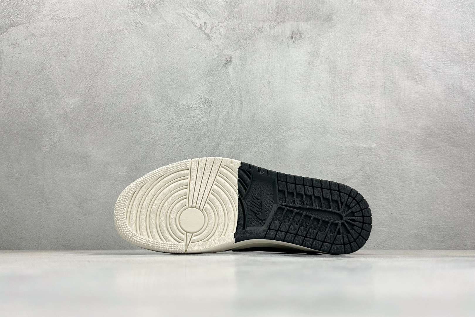 260 Air Jordan 1 Low AJ1 乔1 马年限定 高端定制 倒钩低帮复古篮球鞋 CX5050-Y69-Chinese UA Cheap High Quatity Brand Clothes Bags handbags Sneakers wholesale wholesaler seller from China Factory suppliers Fashion Clothing Shoes best Quality Beautiful Price 260 Air Jordan 1 Low AJ1 乔1 马年限定 高端定制 倒钩低帮复古篮球鞋 CX5050-Y69