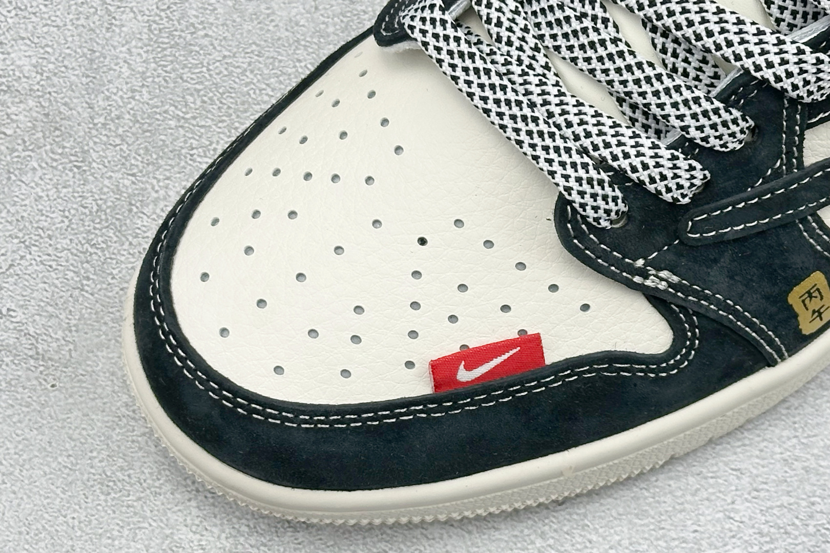 260 Air Jordan 1 Low AJ1 乔1 马年限定 高端定制 倒钩低帮复古篮球鞋 CX5050-Y69-Chinese UA Cheap High Quatity Brand Clothes Bags handbags Sneakers wholesale wholesaler seller from China Factory suppliers Fashion Clothing Shoes best Quality Beautiful Price 260 Air Jordan 1 Low AJ1 乔1 马年限定 高端定制 倒钩低帮复古篮球鞋 CX5050-Y69