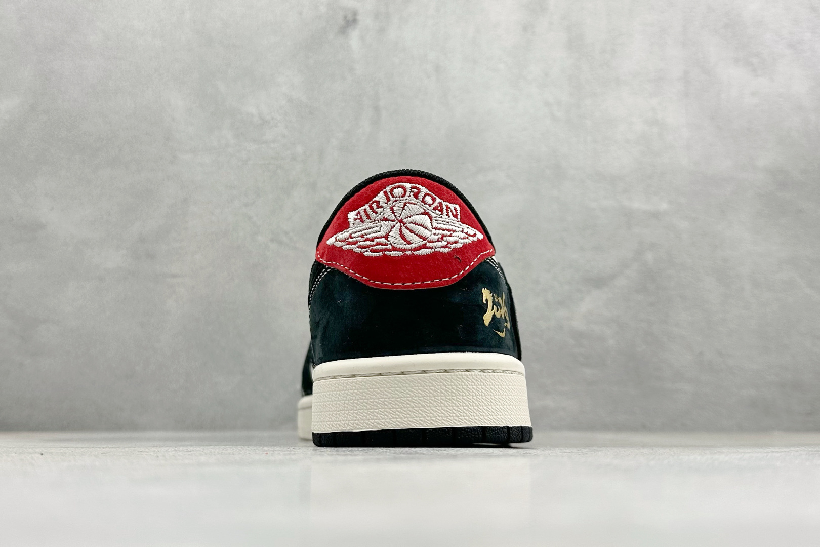 260 Air Jordan 1 Low AJ1 乔1 马年限定 高端定制 倒钩低帮复古篮球鞋 CX5050-Y69-Chinese UA Cheap High Quatity Brand Clothes Bags handbags Sneakers wholesale wholesaler seller from China Factory suppliers Fashion Clothing Shoes best Quality Beautiful Price 260 Air Jordan 1 Low AJ1 乔1 马年限定 高端定制 倒钩低帮复古篮球鞋 CX5050-Y69