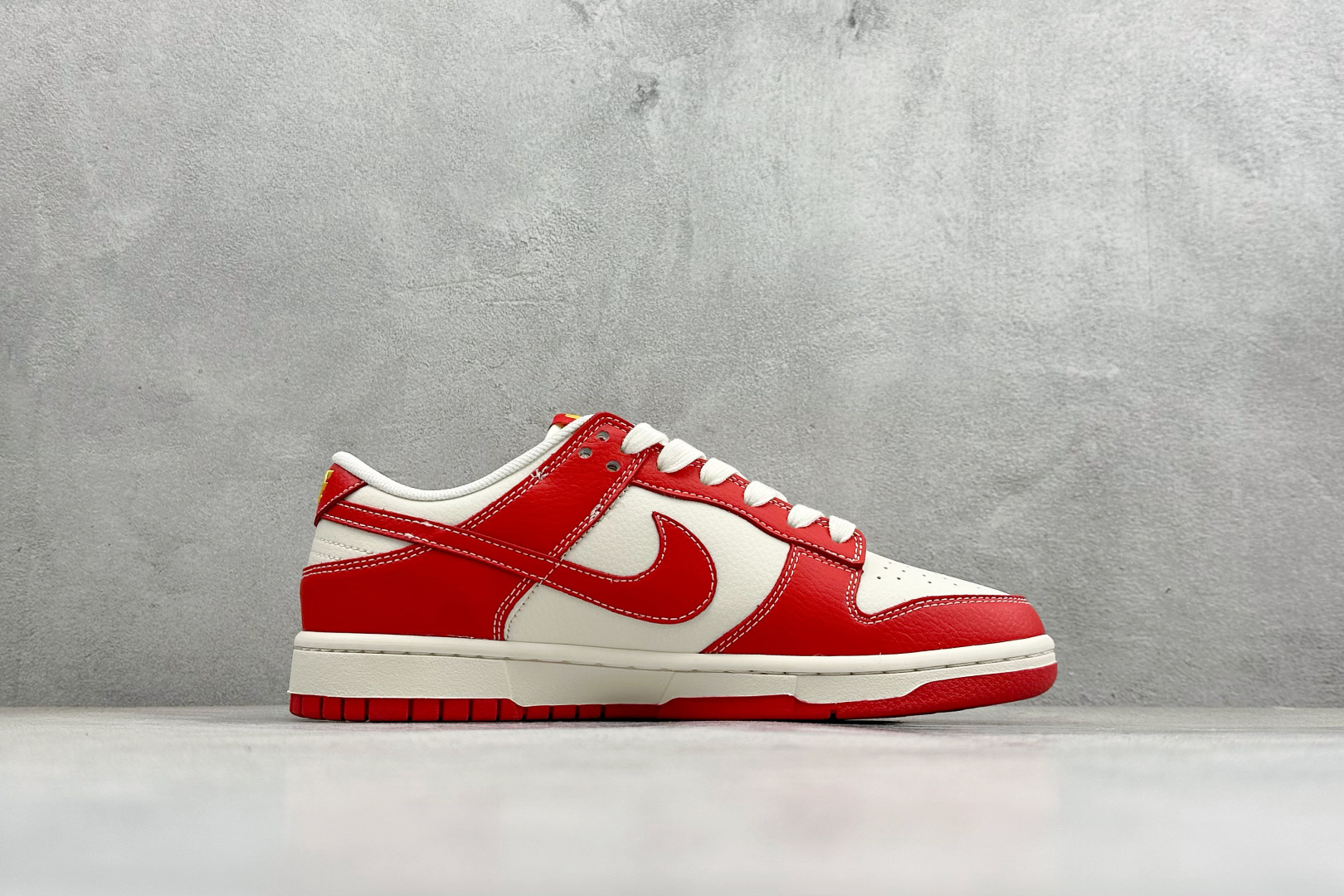 Nike SB Dunk Low RETRO 马年限定 高端定制 低帮休闲板鞋 QW5288-105-Top High Quatity Cheap Sneakers Fashion Clothing Clothes Bags handbags Shoes of all Brand wholesale With The best Quality And Beautiful Price from China Factory Chinese suppliers wholesaler seller Nike SB Dunk Low RETRO 马年限定 高端定制 低帮休闲板鞋 QW5288-105