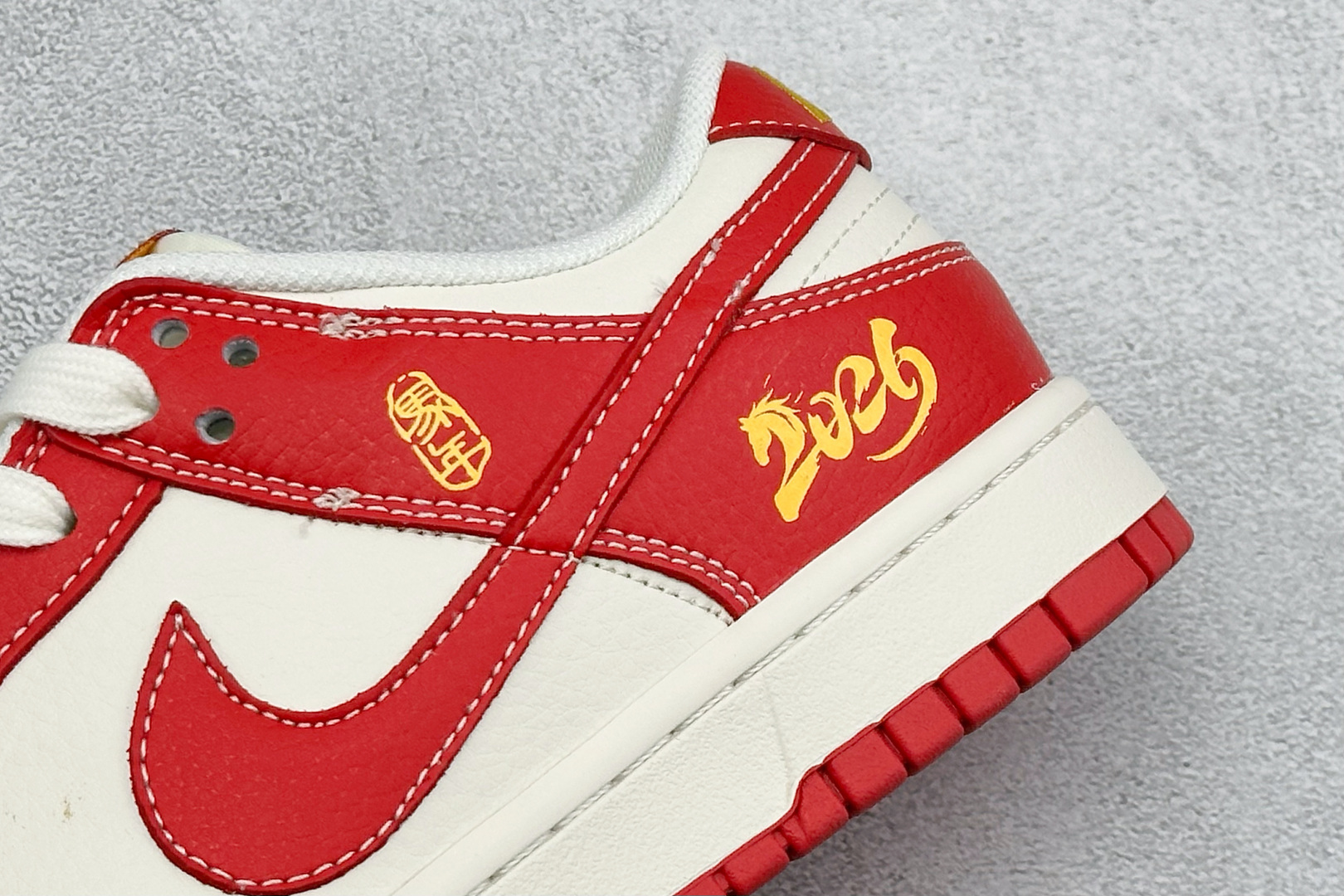 Nike SB Dunk Low RETRO 马年限定 高端定制 低帮休闲板鞋 QW5288-105-Top High Quatity Cheap Sneakers Fashion Clothing Clothes Bags handbags Shoes of all Brand wholesale With The best Quality And Beautiful Price from China Factory Chinese suppliers wholesaler seller Nike SB Dunk Low RETRO 马年限定 高端定制 低帮休闲板鞋 QW5288-105