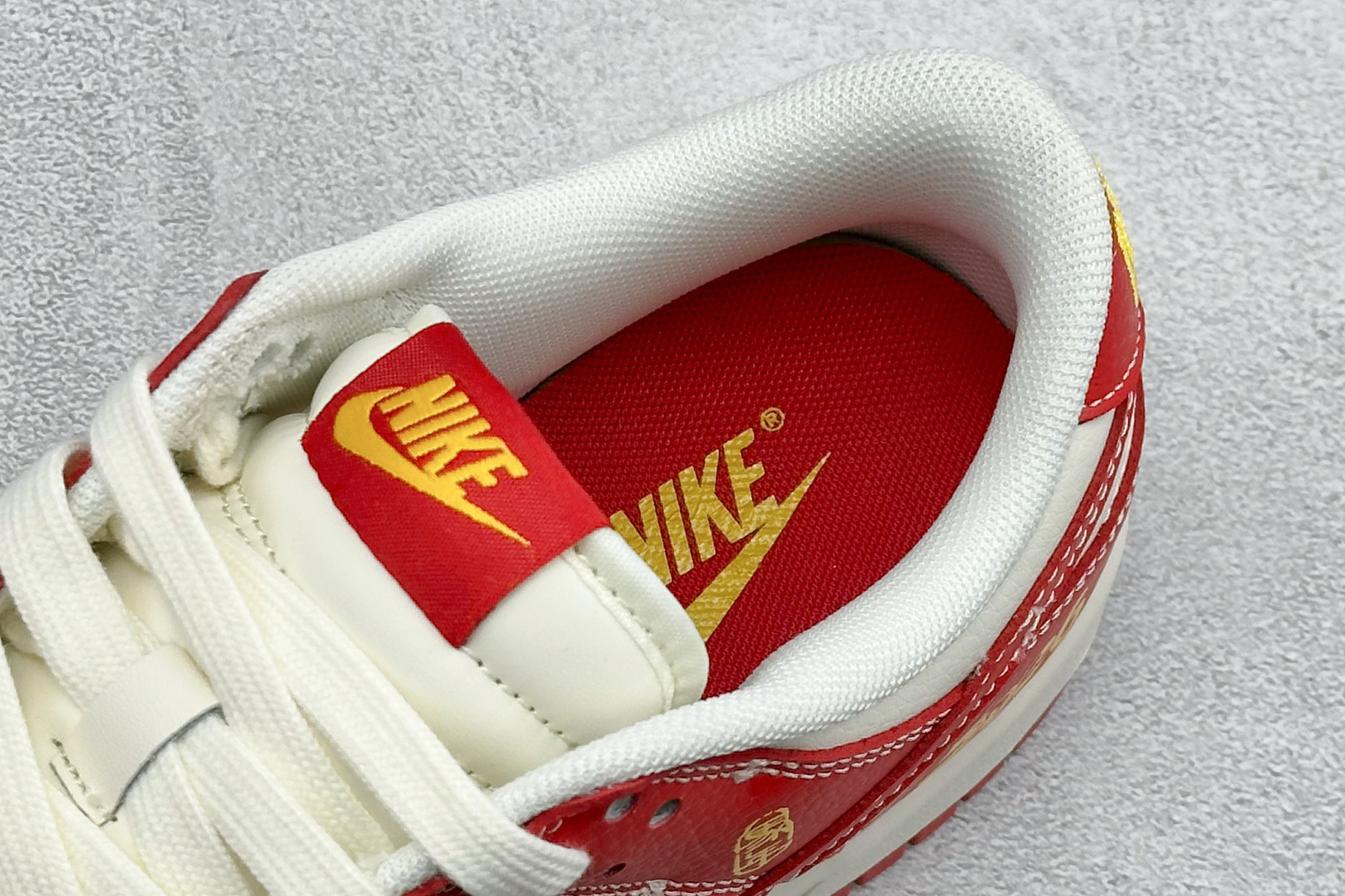 Nike SB Dunk Low RETRO 马年限定 高端定制 低帮休闲板鞋 QW5288-105-Top High Quatity Cheap Sneakers Fashion Clothing Clothes Bags handbags Shoes of all Brand wholesale With The best Quality And Beautiful Price from China Factory Chinese suppliers wholesaler seller Nike SB Dunk Low RETRO 马年限定 高端定制 低帮休闲板鞋 QW5288-105