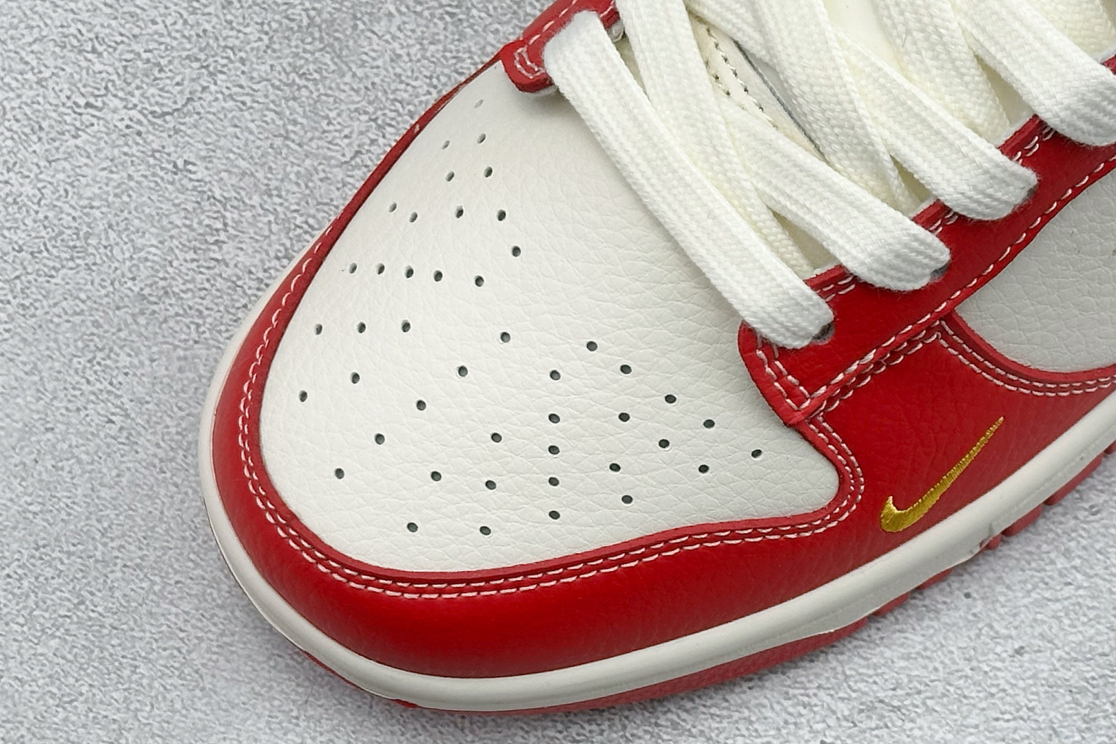 Nike SB Dunk Low RETRO 马年限定 高端定制 低帮休闲板鞋 QW5288-105-Top High Quatity Cheap Sneakers Fashion Clothing Clothes Bags handbags Shoes of all Brand wholesale With The best Quality And Beautiful Price from China Factory Chinese suppliers wholesaler seller Nike SB Dunk Low RETRO 马年限定 高端定制 低帮休闲板鞋 QW5288-105