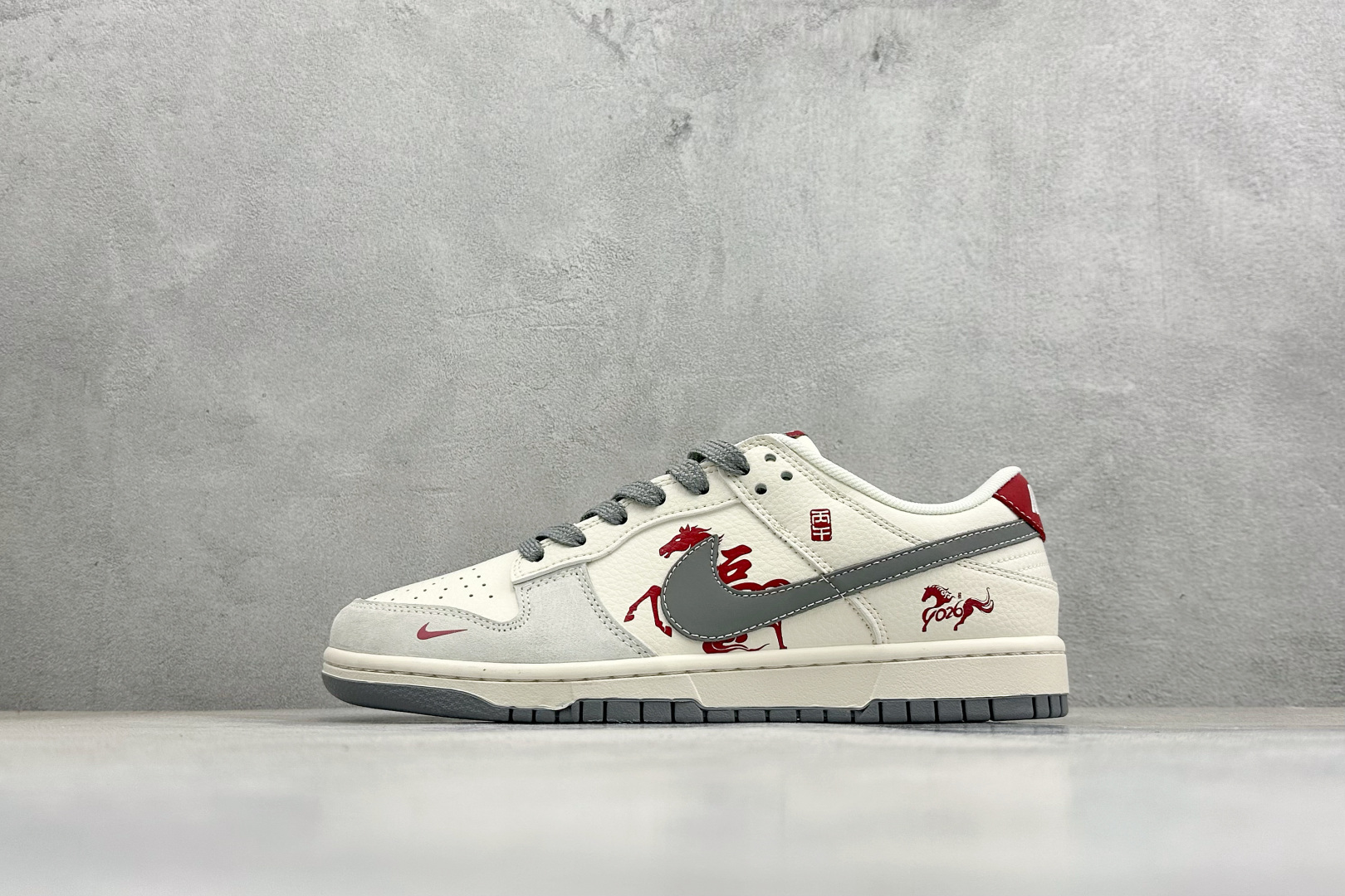260 Nike SB Dunk Low RETRO 马年限定 高端定制 低帮休闲板鞋 LX1988-813-Chinese UA Cheap High Quatity Brand Clothes Bags handbags Sneakers wholesale wholesaler seller from China Factory suppliers Fashion Clothing Shoes best Quality Beautiful Price 260 Nike SB Dunk Low RETRO 马年限定 高端定制 低帮休闲板鞋 LX1988-813