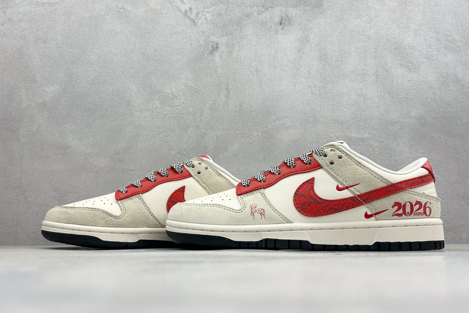 Nike SB Dunk Low RETRO 马年限定 高端定制 低帮休闲板鞋 ZH2598-806 Nike SB Dunk Low RETRO 马年限定 高端定制 低帮休闲板鞋 ZH2598-806