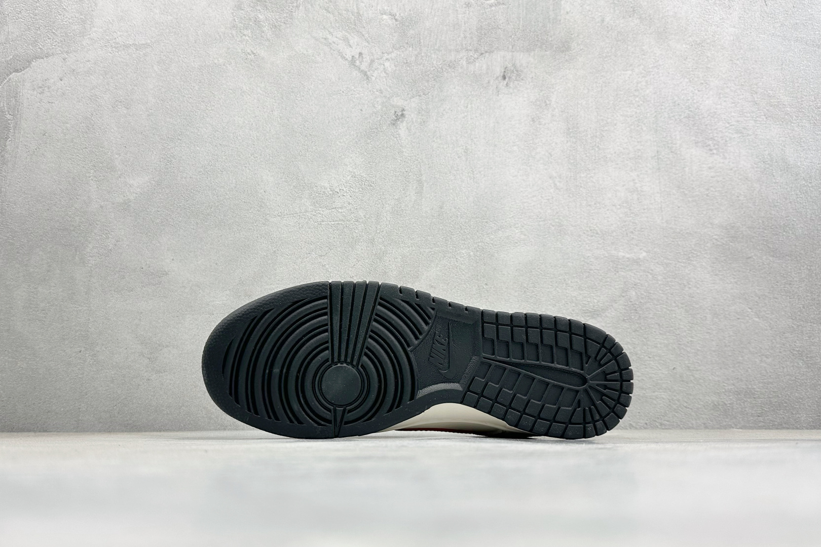 Nike SB Dunk Low RETRO 马年限定 高端定制 低帮休闲板鞋 ZH2598-806 Nike SB Dunk Low RETRO 马年限定 高端定制 低帮休闲板鞋 ZH2598-806