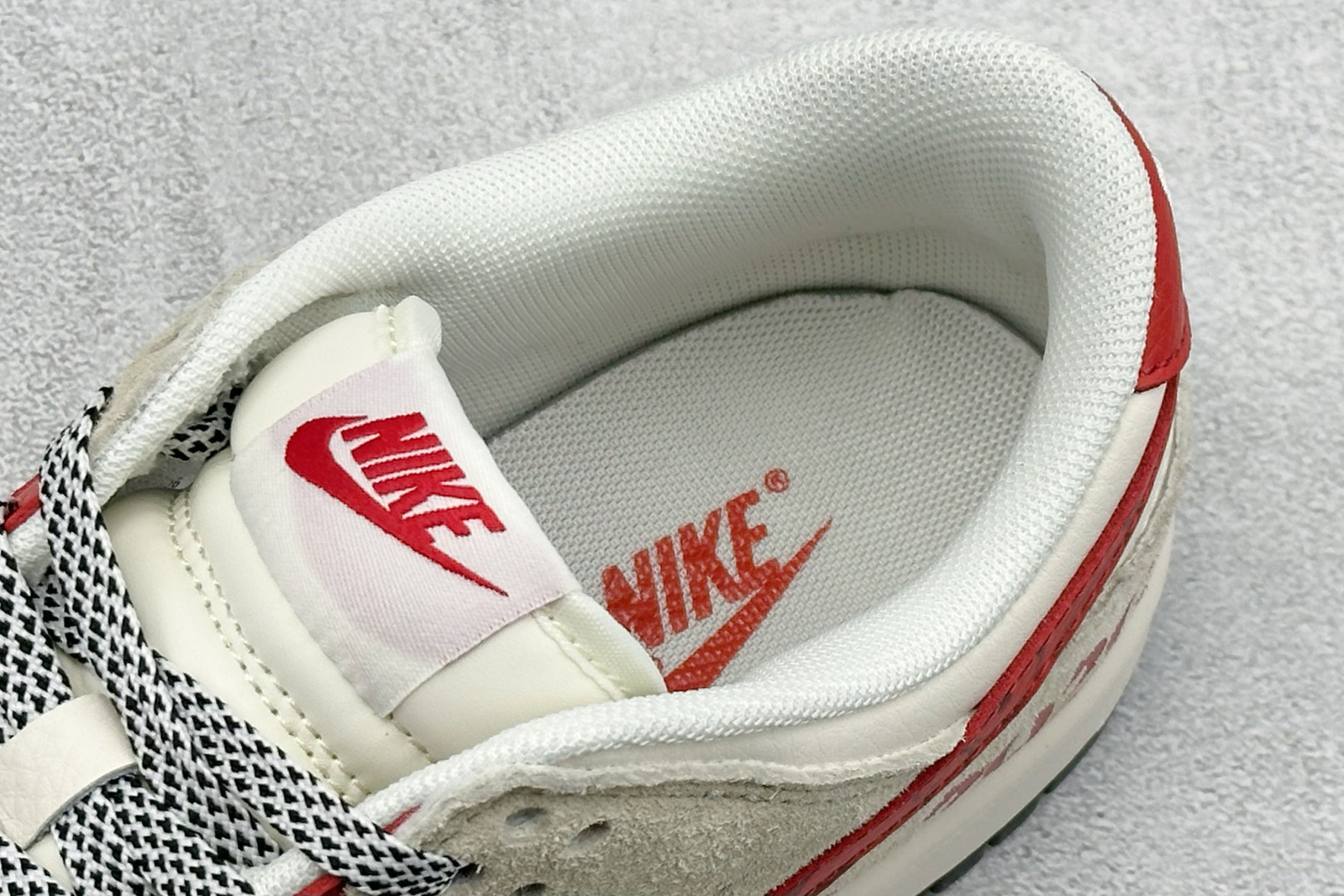 Nike SB Dunk Low RETRO 马年限定 高端定制 低帮休闲板鞋 ZH2598-806 Nike SB Dunk Low RETRO 马年限定 高端定制 低帮休闲板鞋 ZH2598-806