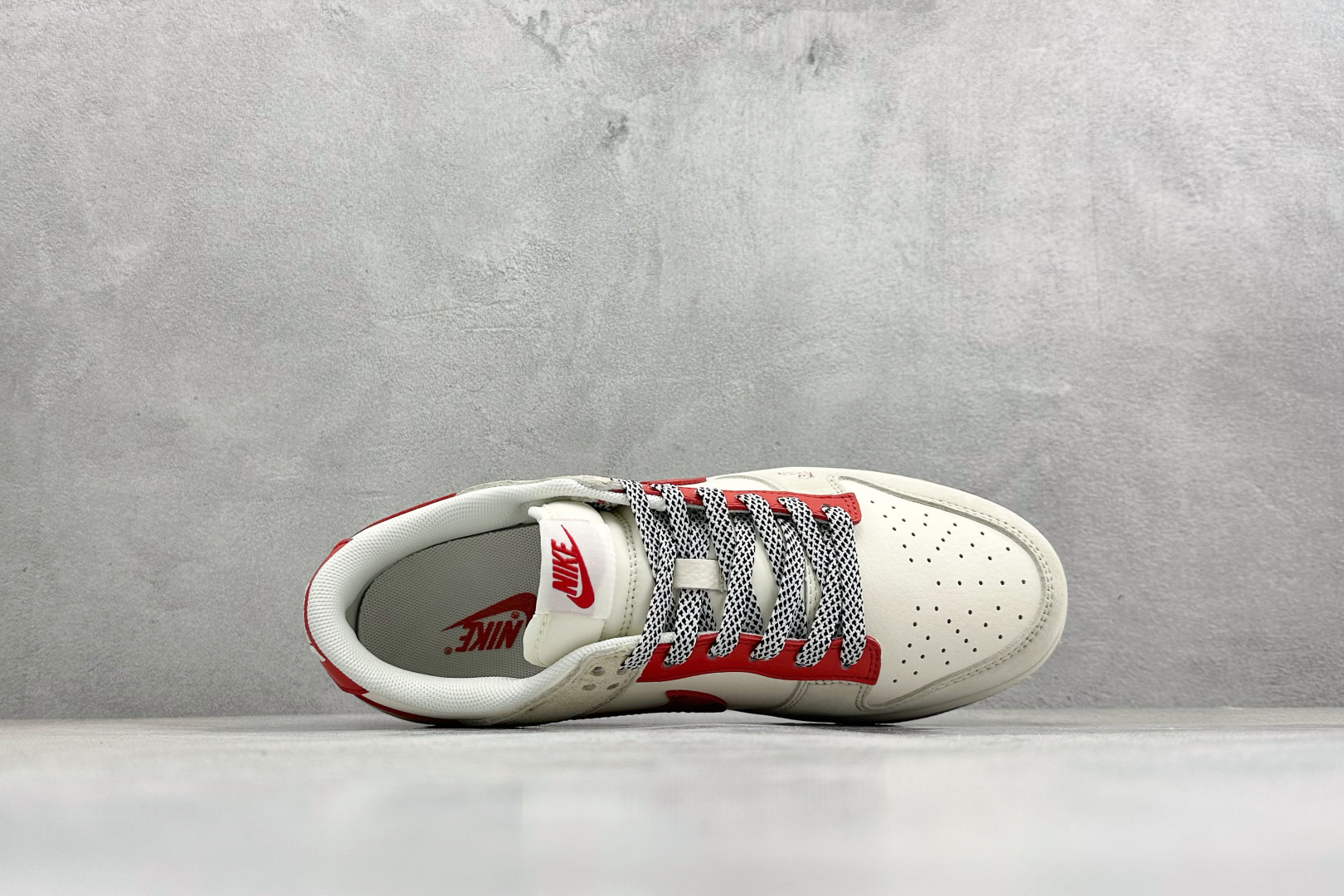 Nike SB Dunk Low RETRO 马年限定 高端定制 低帮休闲板鞋 ZH2598-806 Nike SB Dunk Low RETRO 马年限定 高端定制 低帮休闲板鞋 ZH2598-806
