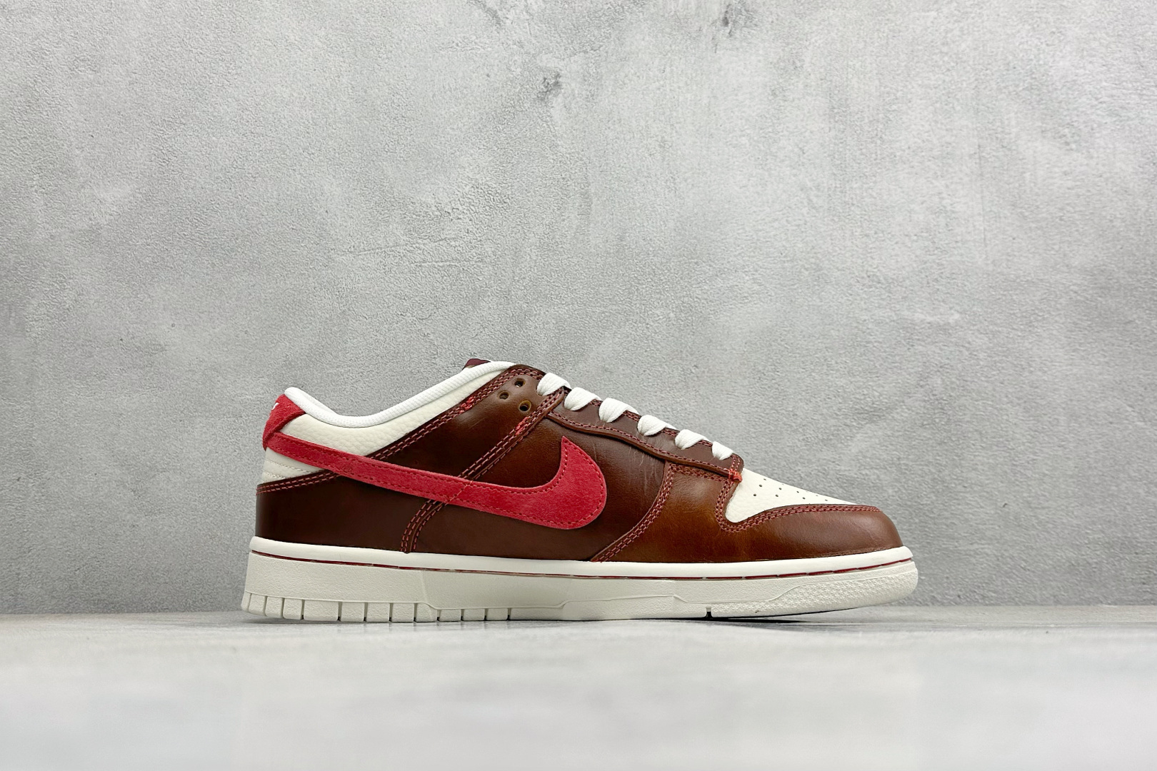 Nike SB Dunk Low 马年联名 酒红棕 高端定制 低帮休闲板鞋 DS6608-025