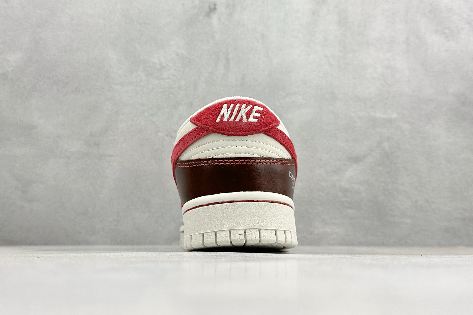 Nike SB Dunk Low 马年联名 酒红棕 高端定制 低帮休闲板鞋 DS6608-025