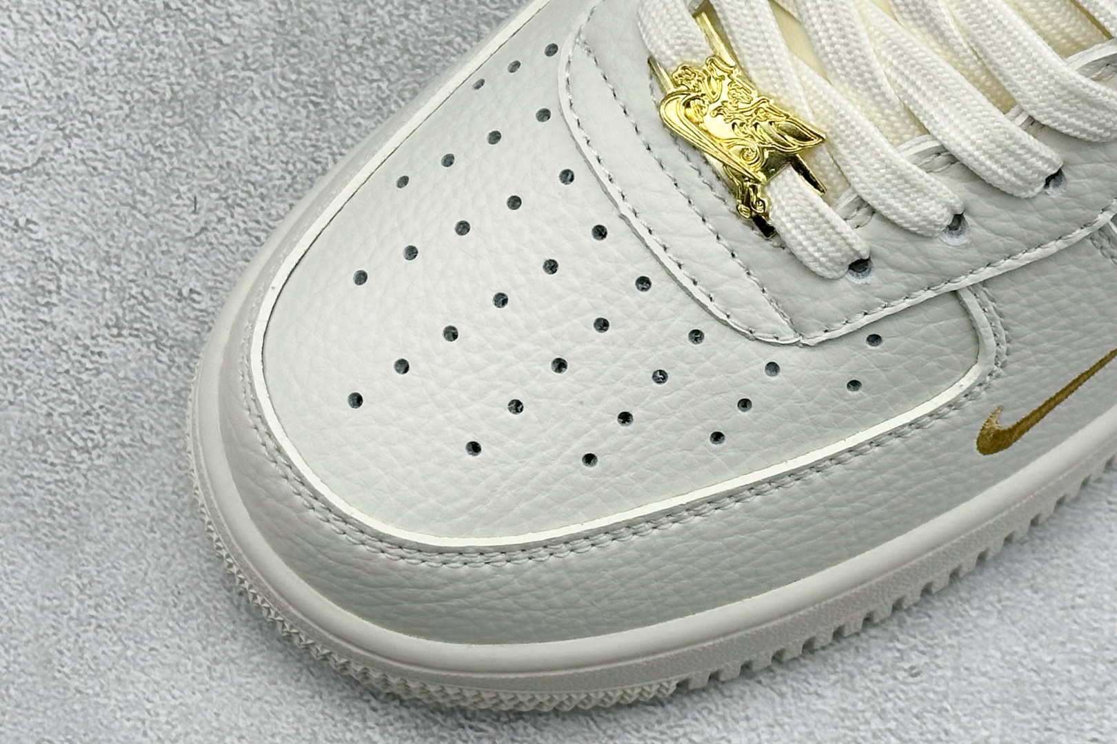 SC版Nike Air Force 1'07 Low 马年联名 米棕描金 空军一号低帮休闲板鞋 7637-001-Top High Quatity Cheap Sneakers Fashion Clothing Clothes Bags handbags Shoes of all Brand wholesale With The best Quality And Beautiful Price from China Factory Chinese suppliers wholesaler seller SC版Nike Air Force 1'07 Low 马年联名 米棕描金 空军一号低帮休闲板鞋 7637-001