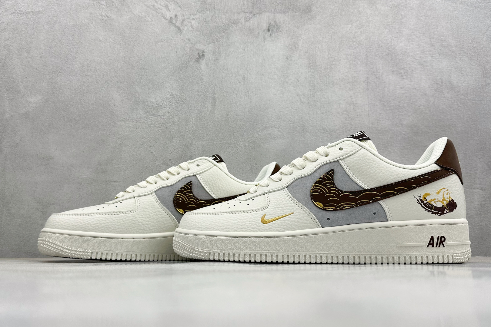 SC版Nike Air Force 1'07 Low 马年联名 米棕描金 空军一号低帮休闲板鞋 7637-001-Top High Quatity Cheap Sneakers Fashion Clothing Clothes Bags handbags Shoes of all Brand wholesale With The best Quality And Beautiful Price from China Factory Chinese suppliers wholesaler seller SC版Nike Air Force 1'07 Low 马年联名 米棕描金 空军一号低帮休闲板鞋 7637-001