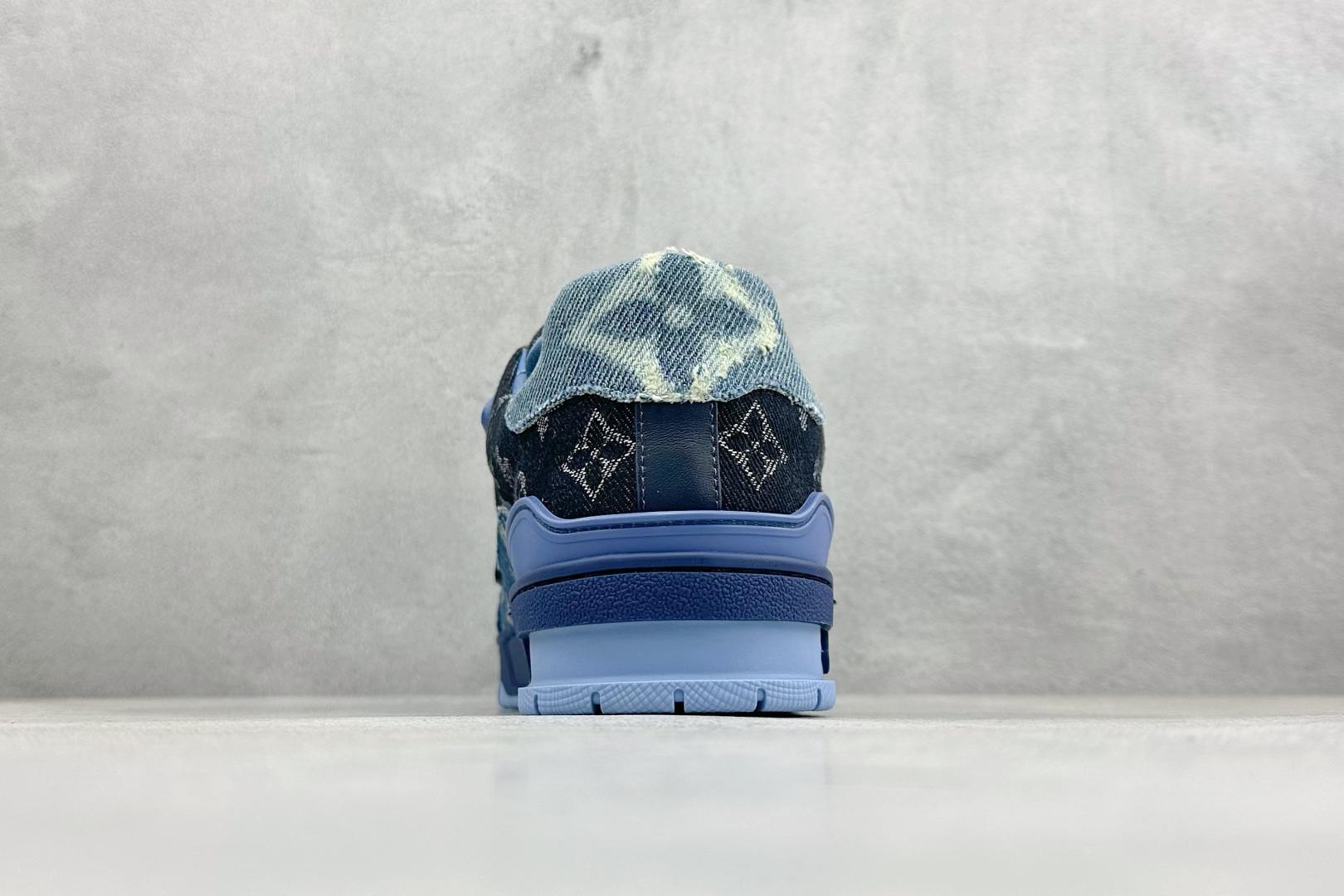 YS广奢高端货 LOUIS VUITTON 路易威登 LV Trainer 牛皮革
