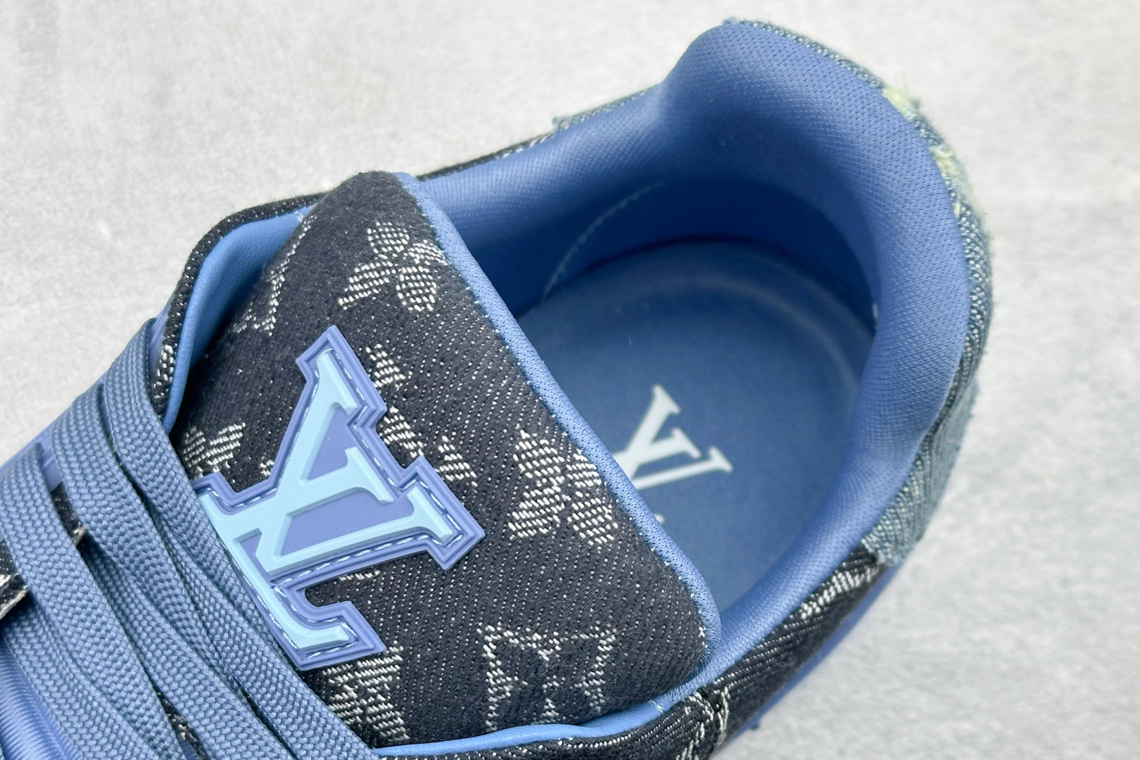 YS广奢高端货 LOUIS VUITTON 路易威登 LV Trainer 牛皮革
