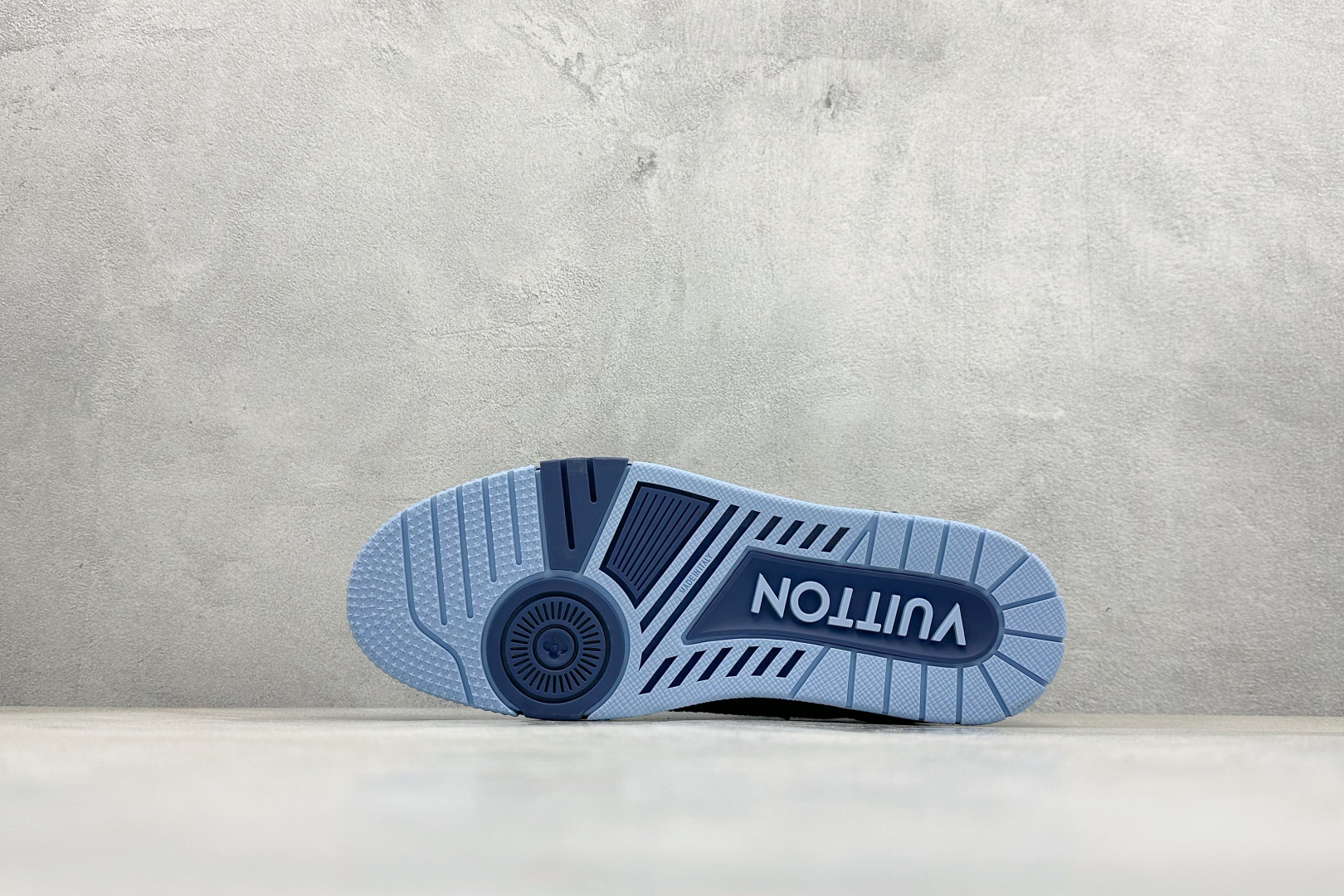 YS广奢高端货 LOUIS VUITTON 路易威登 LV Trainer 牛皮革