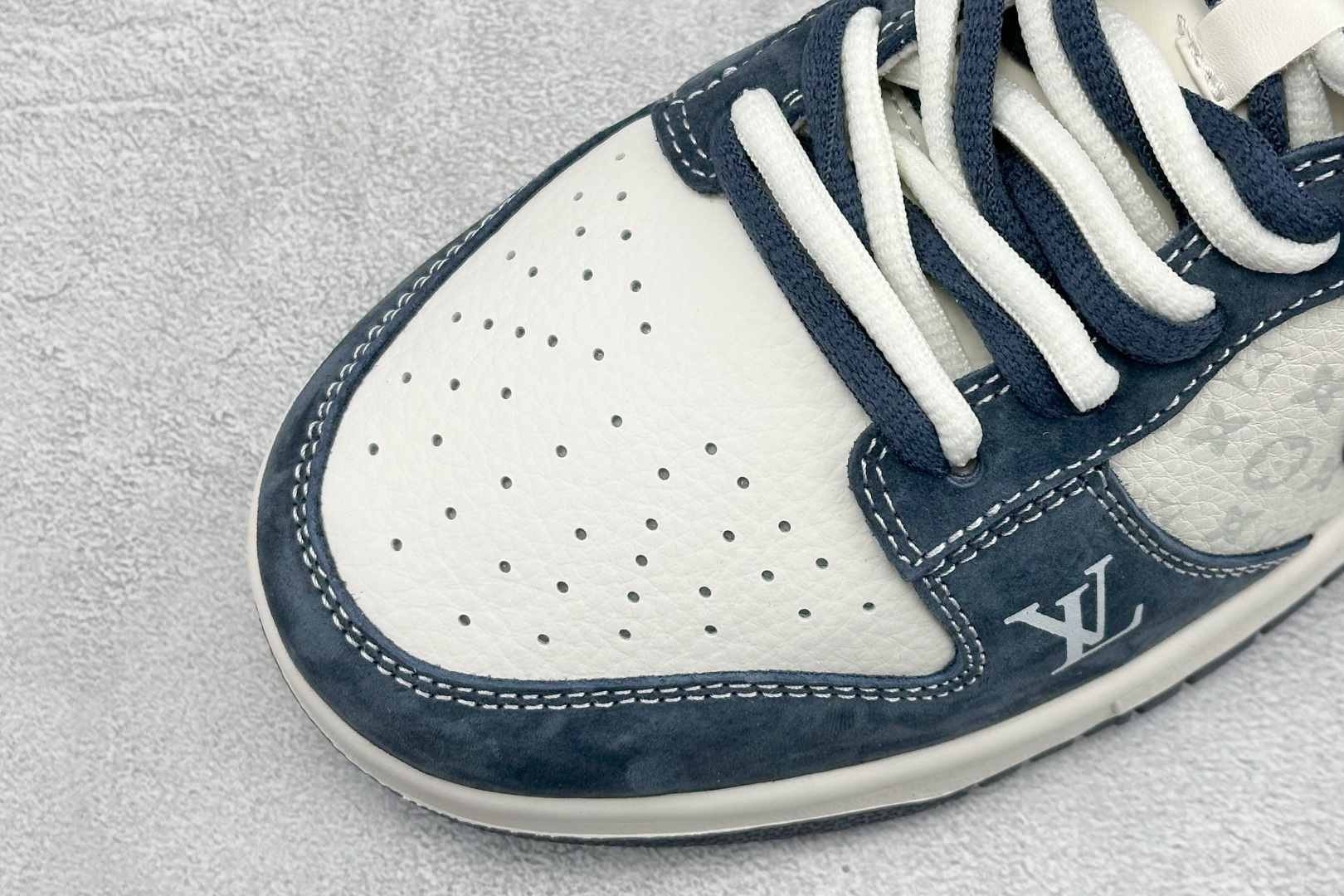 Nike Dunk Low Retro LV联名 周年高端定制 低帮休闲板鞋 KG6699-F26-Top High Quatity Cheap Sneakers Fashion Clothing Clothes Bags handbags Shoes of all Brand wholesale With The best Quality And Beautiful Price from China Factory Chinese suppliers wholesaler seller Nike Dunk Low Retro LV联名 周年高端定制 低帮休闲板鞋 KG6699-F26