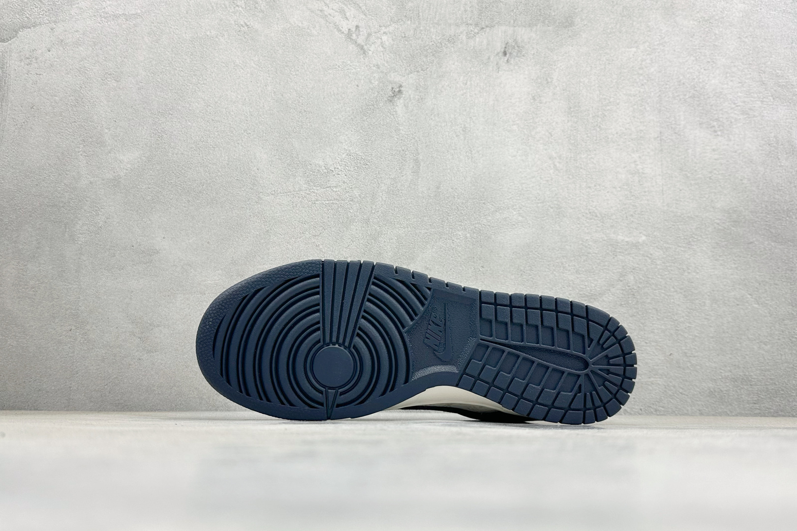 Nike Dunk Low Retro LV联名 周年高端定制 低帮休闲板鞋 KG6699-F26-Top High Quatity Cheap Sneakers Fashion Clothing Clothes Bags handbags Shoes of all Brand wholesale With The best Quality And Beautiful Price from China Factory Chinese suppliers wholesaler seller Nike Dunk Low Retro LV联名 周年高端定制 低帮休闲板鞋 KG6699-F26