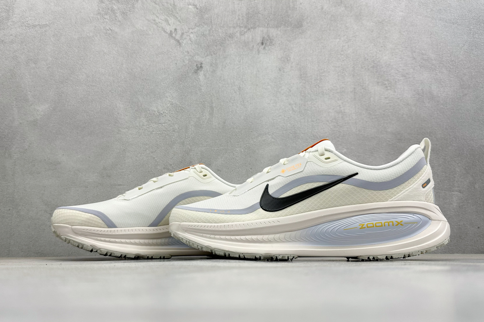 Nike VOMERO 18 GTX 耐克 舒适减震防滑 低帮跑步鞋 HQ7002-100-Top High Quatity Cheap Sneakers Fashion Clothing Clothes Bags handbags Shoes of all Brand wholesale With The best Quality And Beautiful Price from China Factory Chinese suppliers wholesaler seller Nike VOMERO 18 GTX 耐克 舒适减震防滑 低帮跑步鞋 HQ7002-100