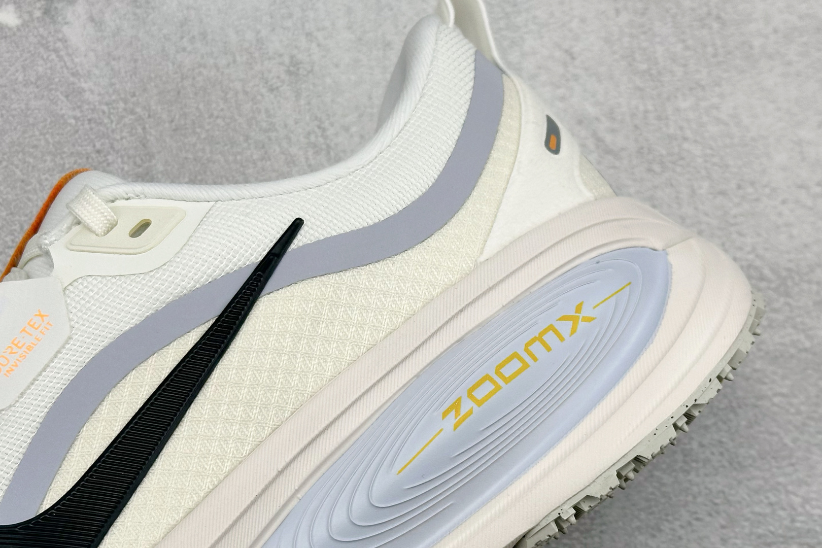 Nike VOMERO 18 GTX 耐克 舒适减震防滑 低帮跑步鞋 HQ7002-100-Top High Quatity Cheap Sneakers Fashion Clothing Clothes Bags handbags Shoes of all Brand wholesale With The best Quality And Beautiful Price from China Factory Chinese suppliers wholesaler seller Nike VOMERO 18 GTX 耐克 舒适减震防滑 低帮跑步鞋 HQ7002-100