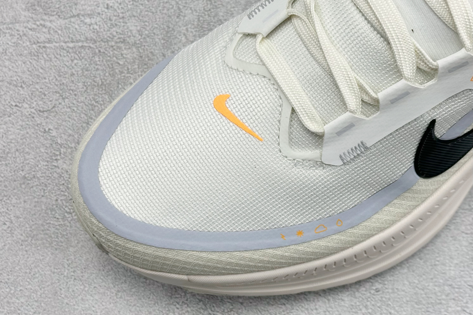 Nike VOMERO 18 GTX 耐克 舒适减震防滑 低帮跑步鞋 HQ7002-100-Top High Quatity Cheap Sneakers Fashion Clothing Clothes Bags handbags Shoes of all Brand wholesale With The best Quality And Beautiful Price from China Factory Chinese suppliers wholesaler seller Nike VOMERO 18 GTX 耐克 舒适减震防滑 低帮跑步鞋 HQ7002-100