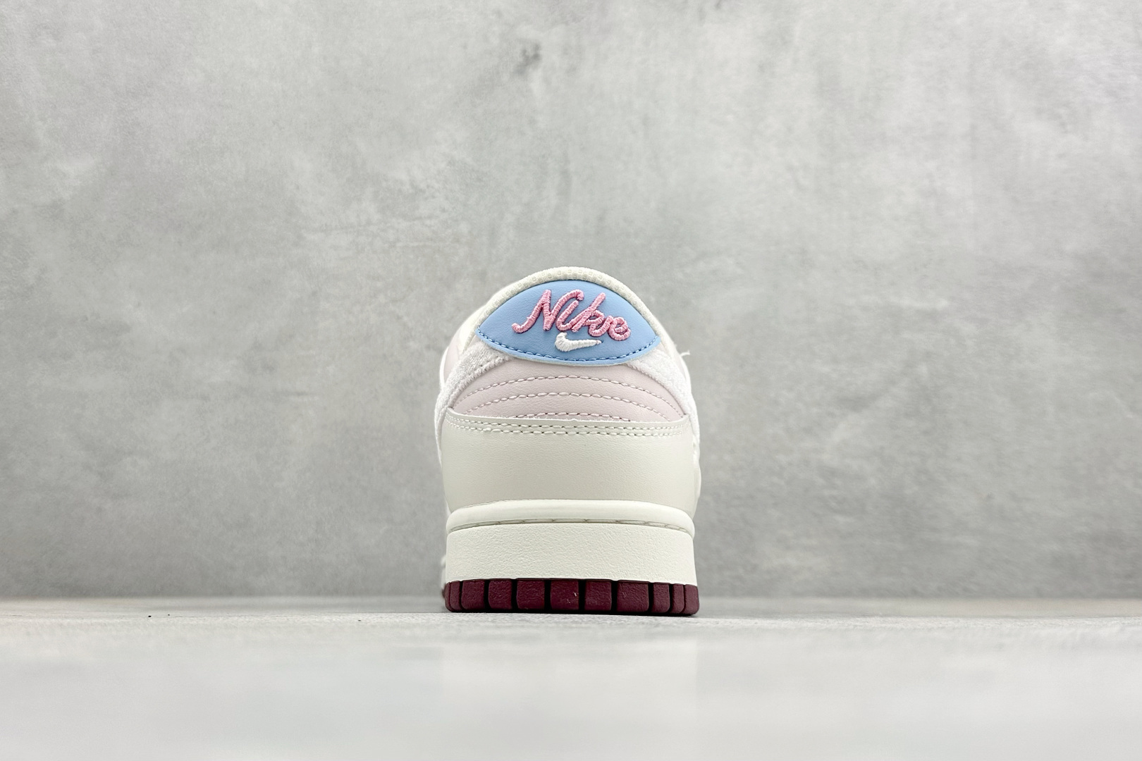 礼盒装 Nike SB Dunk Low“情人节限定发售 奶白 IQ1145-610-Top High Quatity Cheap Sneakers Fashion Clothing Clothes Bags handbags Shoes of all Brand wholesale With The best Quality And Beautiful Price from China Factory Chinese suppliers wholesaler seller 礼盒装 Nike SB Dunk Low“情人节限定发售 奶白 IQ1145-610
