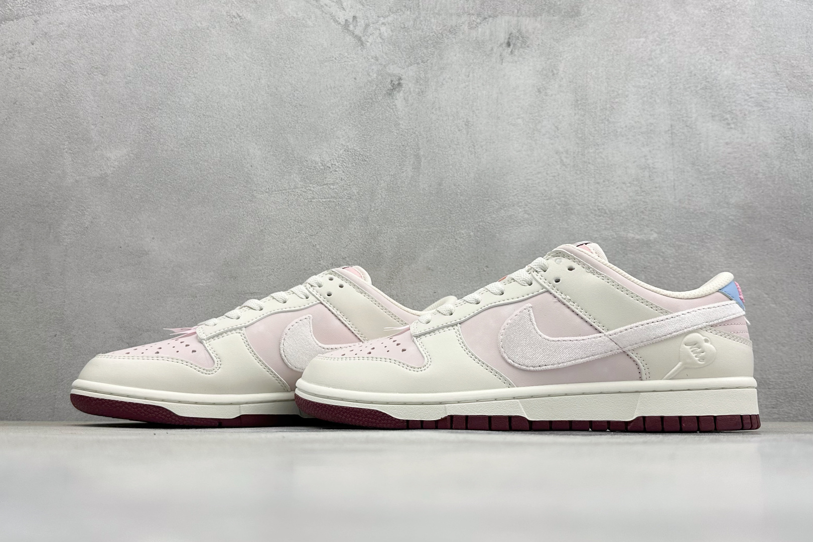 礼盒装 Nike SB Dunk Low“情人节限定发售 奶白 IQ1145-610-Top High Quatity Cheap Sneakers Fashion Clothing Clothes Bags handbags Shoes of all Brand wholesale With The best Quality And Beautiful Price from China Factory Chinese suppliers wholesaler seller 礼盒装 Nike SB Dunk Low“情人节限定发售 奶白 IQ1145-610
