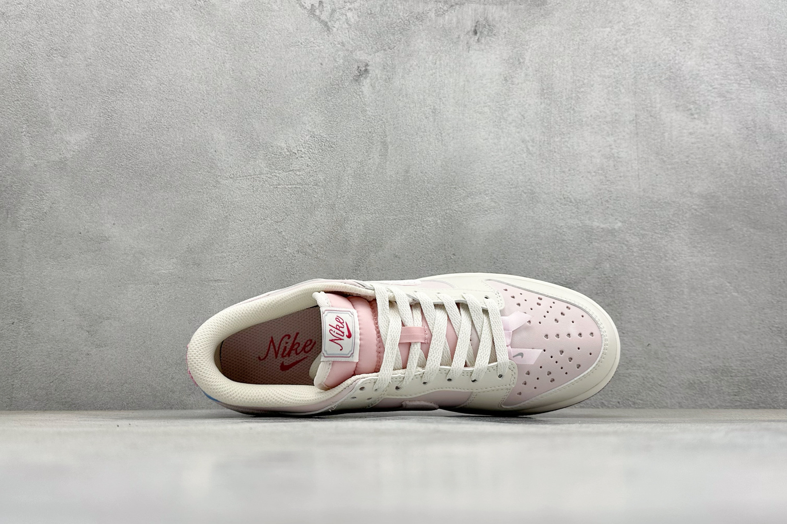 礼盒装 Nike SB Dunk Low“情人节限定发售 奶白 IQ1145-610-Top High Quatity Cheap Sneakers Fashion Clothing Clothes Bags handbags Shoes of all Brand wholesale With The best Quality And Beautiful Price from China Factory Chinese suppliers wholesaler seller 礼盒装 Nike SB Dunk Low“情人节限定发售 奶白 IQ1145-610