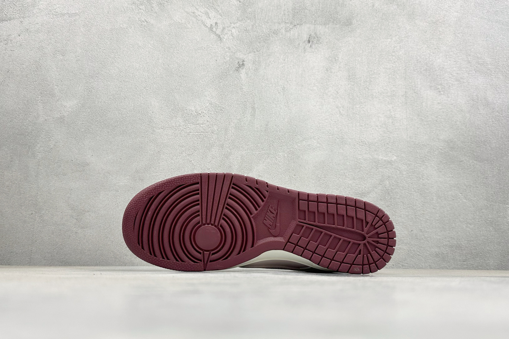 礼盒装 Nike SB Dunk Low“情人节限定发售 奶白 IQ1145-610-Top High Quatity Cheap Sneakers Fashion Clothing Clothes Bags handbags Shoes of all Brand wholesale With The best Quality And Beautiful Price from China Factory Chinese suppliers wholesaler seller 礼盒装 Nike SB Dunk Low“情人节限定发售 奶白 IQ1145-610