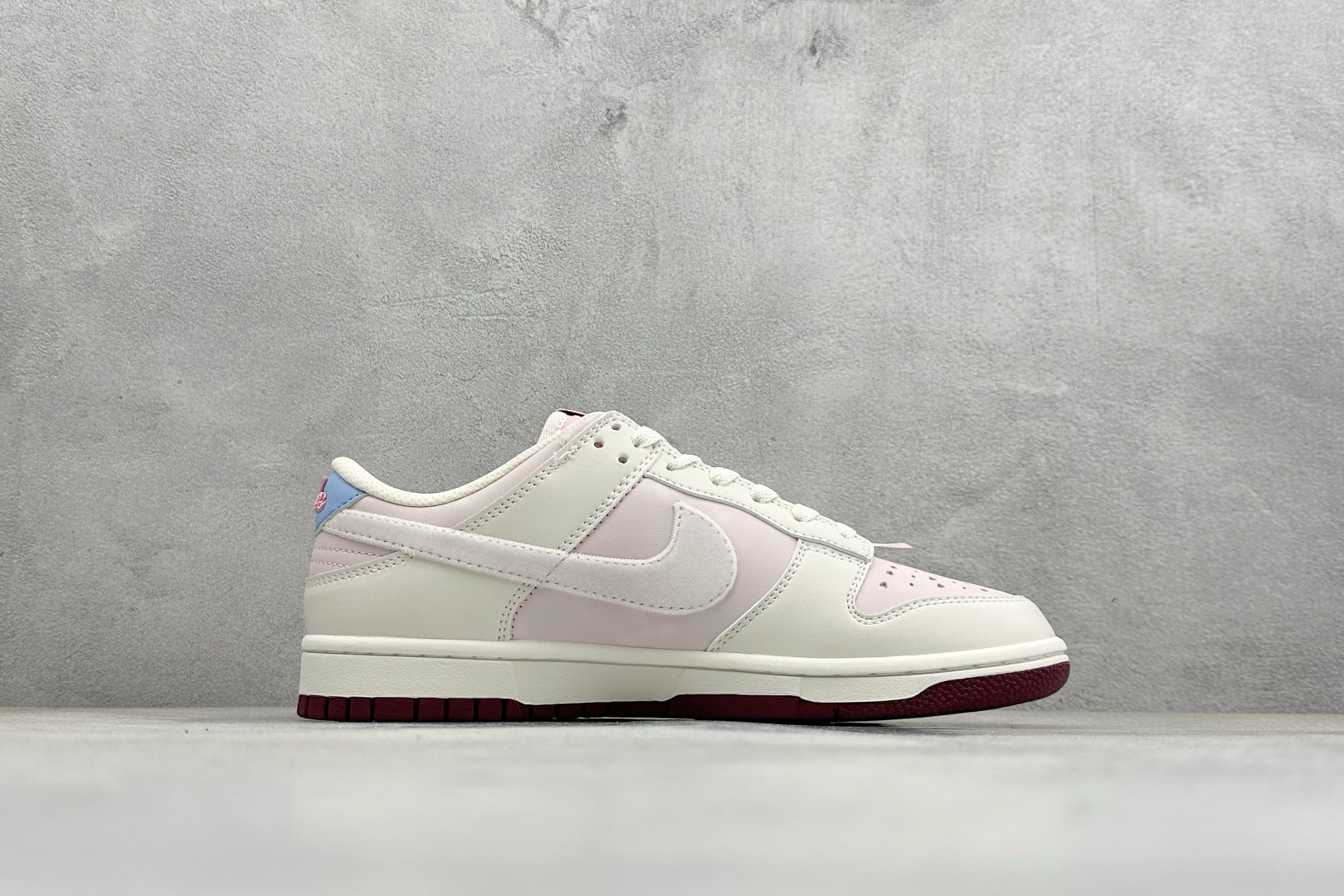 礼盒装 Nike SB Dunk Low“情人节限定发售 奶白 IQ1145-610-Top High Quatity Cheap Sneakers Fashion Clothing Clothes Bags handbags Shoes of all Brand wholesale With The best Quality And Beautiful Price from China Factory Chinese suppliers wholesaler seller 礼盒装 Nike SB Dunk Low“情人节限定发售 奶白 IQ1145-610
