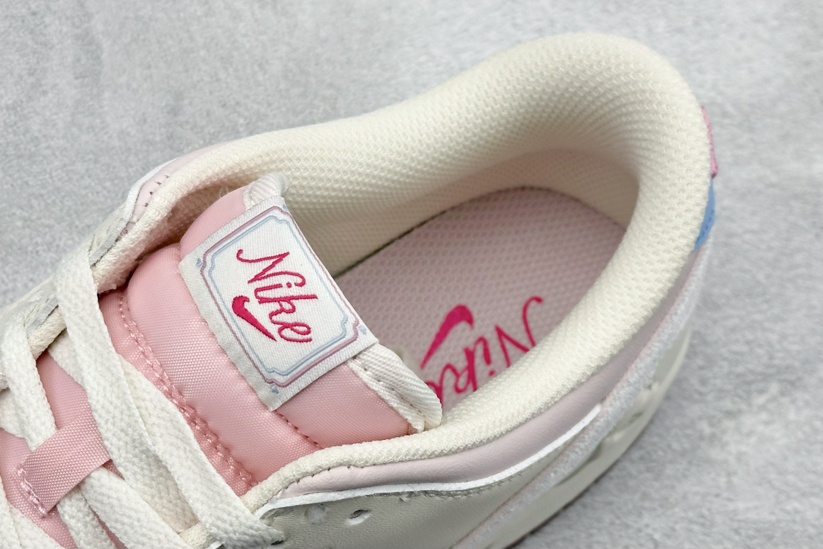 礼盒装 Nike SB Dunk Low“情人节限定发售 奶白 IQ1145-610-Top High Quatity Cheap Sneakers Fashion Clothing Clothes Bags handbags Shoes of all Brand wholesale With The best Quality And Beautiful Price from China Factory Chinese suppliers wholesaler seller 礼盒装 Nike SB Dunk Low“情人节限定发售 奶白 IQ1145-610