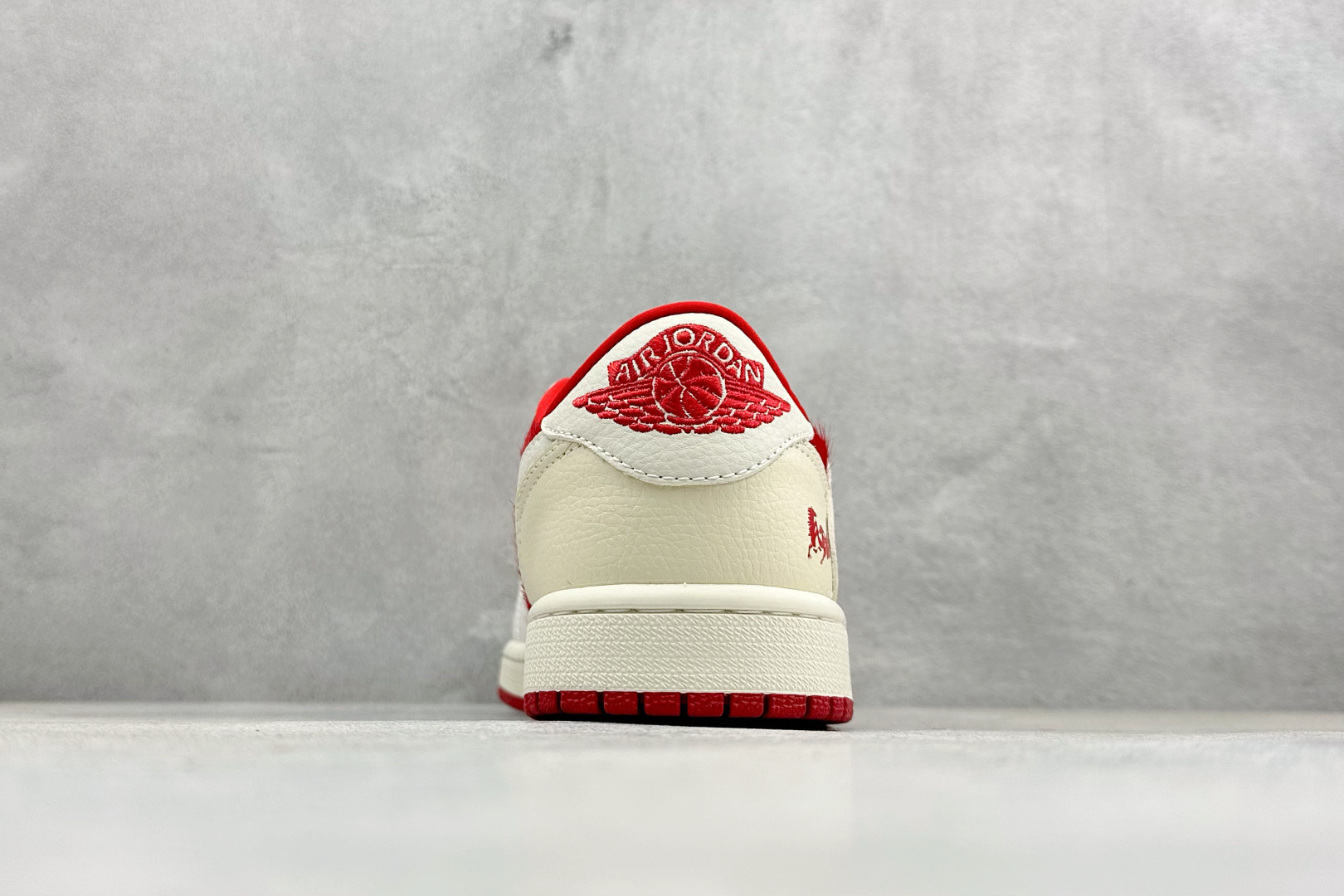 Air Jordan 1 Low AJ1 乔1 2026 马年限定 高端定制 倒钩低帮复古篮球鞋 XS2025-090-Top High Quatity Cheap Sneakers Fashion Clothing Clothes Bags handbags Shoes of all Brand wholesale With The best Quality And Beautiful Price from China Factory Chinese suppliers wholesaler seller Air Jordan 1 Low AJ1 乔1 2026 马年限定 高端定制 倒钩低帮复古篮球鞋 XS2025-090