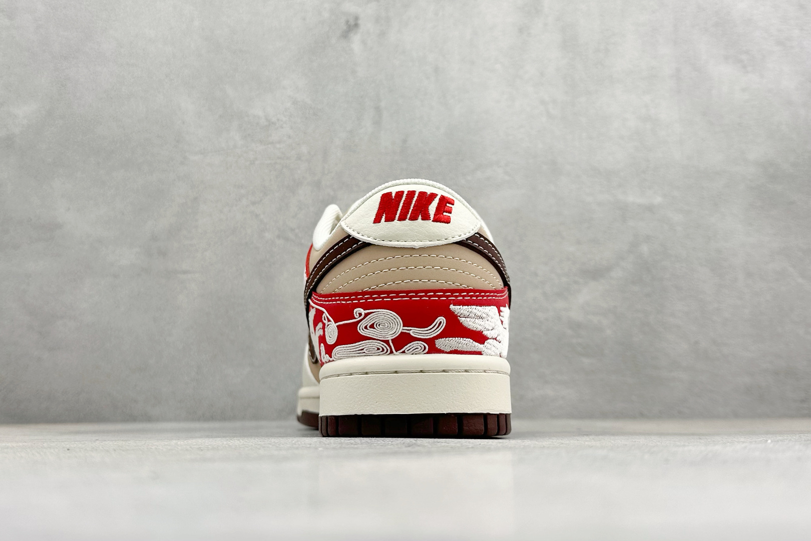 Nike SB Dunk Low RETRO 马年限定 高端定制 低帮休闲板鞋 JY6988-144