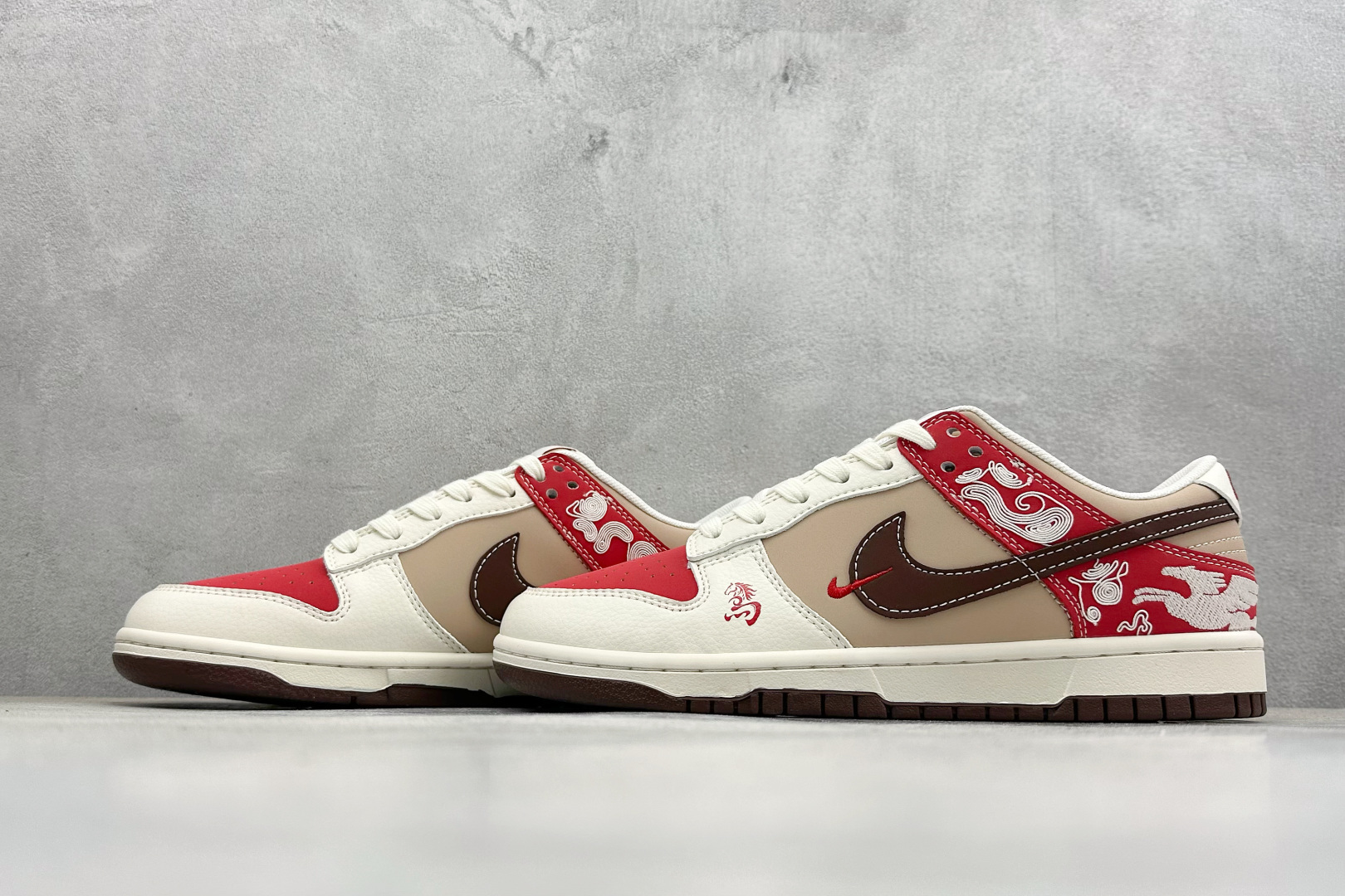 Nike SB Dunk Low RETRO 马年限定 高端定制 低帮休闲板鞋 JY6988-144