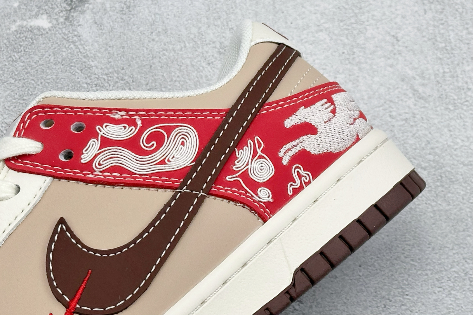 Nike SB Dunk Low RETRO 马年限定 高端定制 低帮休闲板鞋 JY6988-144