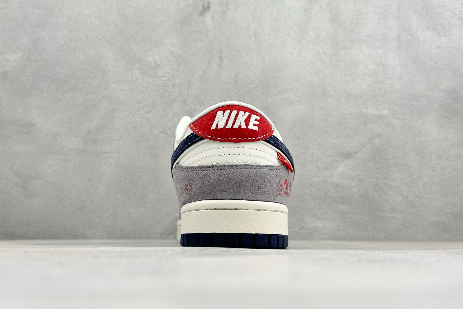 Nike SB Dunk Low RETRO 马年限定 高端定制 低帮休闲板鞋 YX5066-402 Nike SB Dunk Low RETRO 马年限定 高端定制 低帮休闲板鞋 YX5066-402