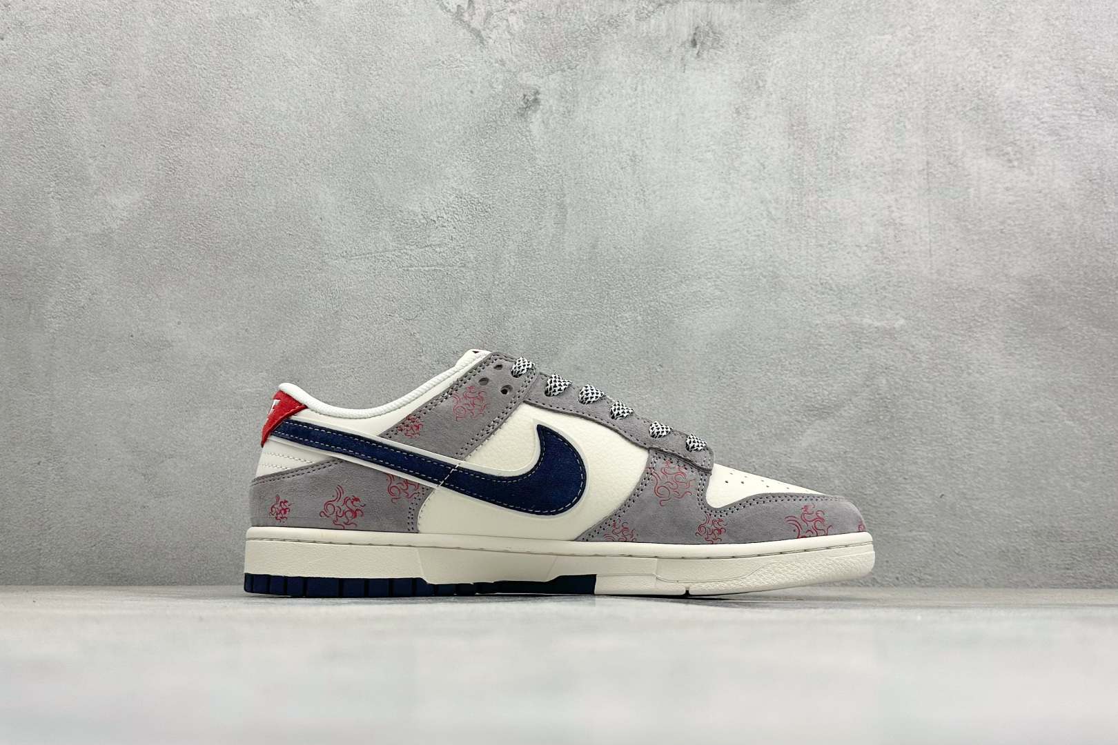 Nike SB Dunk Low RETRO 马年限定 高端定制 低帮休闲板鞋 YX5066-402 Nike SB Dunk Low RETRO 马年限定 高端定制 低帮休闲板鞋 YX5066-402