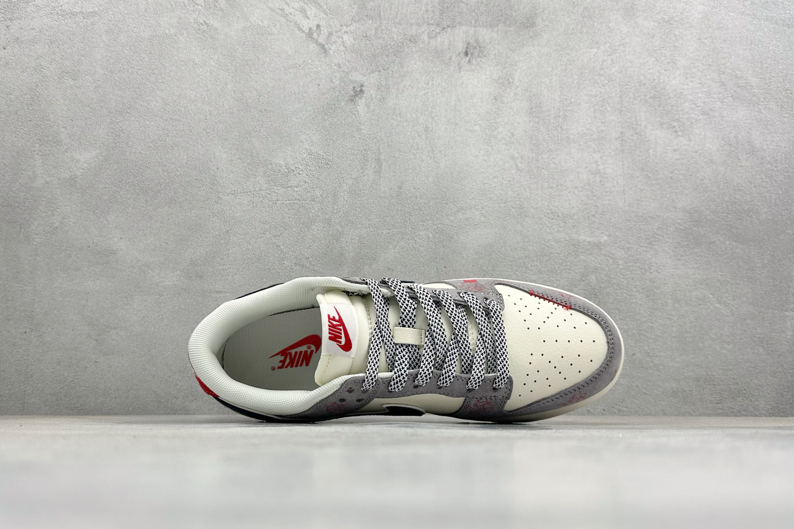 Nike SB Dunk Low RETRO 马年限定 高端定制 低帮休闲板鞋 YX5066-402 Nike SB Dunk Low RETRO 马年限定 高端定制 低帮休闲板鞋 YX5066-402