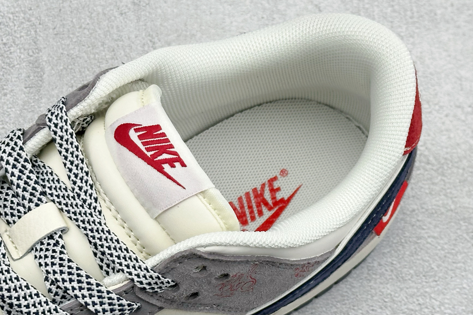 Nike SB Dunk Low RETRO 马年限定 高端定制 低帮休闲板鞋 YX5066-402 Nike SB Dunk Low RETRO 马年限定 高端定制 低帮休闲板鞋 YX5066-402