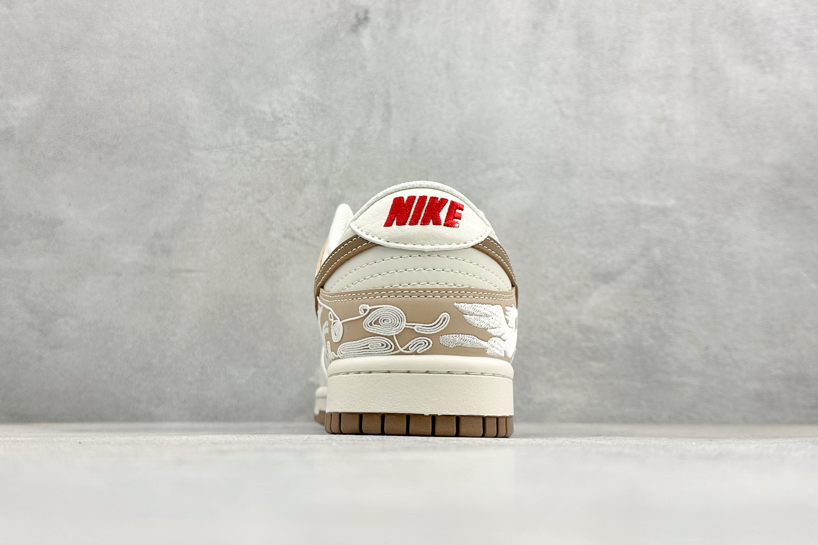 260 Nike SB Dunk Low RETRO 马年限定 高端定制 低帮休闲板鞋 SD6868-136