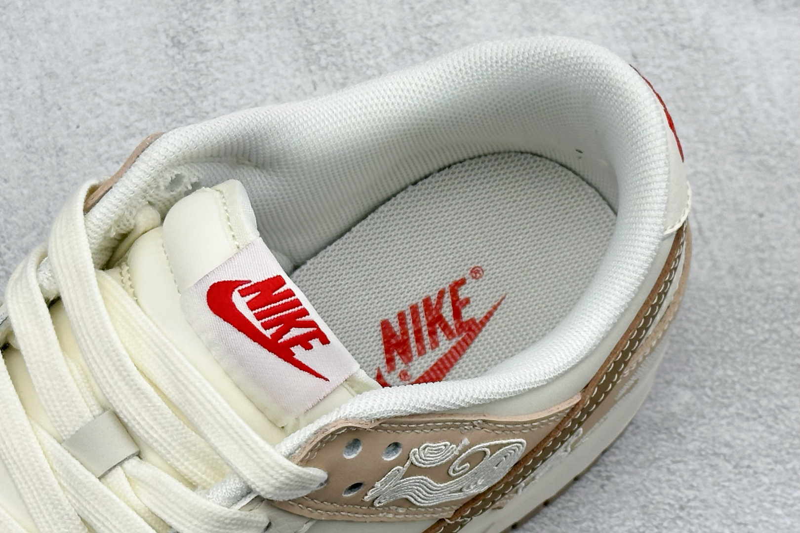 260 Nike SB Dunk Low RETRO 马年限定 高端定制 低帮休闲板鞋 SD6868-136
